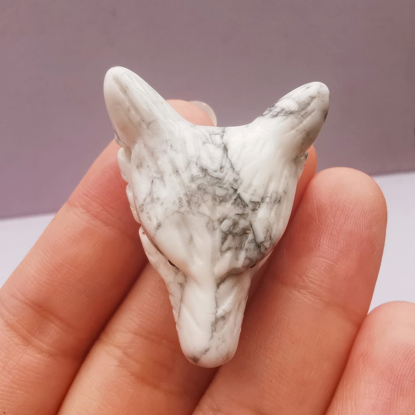 Bacatgem White Howlite Turquoise 1.37 inchs Wolf Head Pocket Crystals and Healing Stone Figurine,Haped DIY-Jewelry Pendant