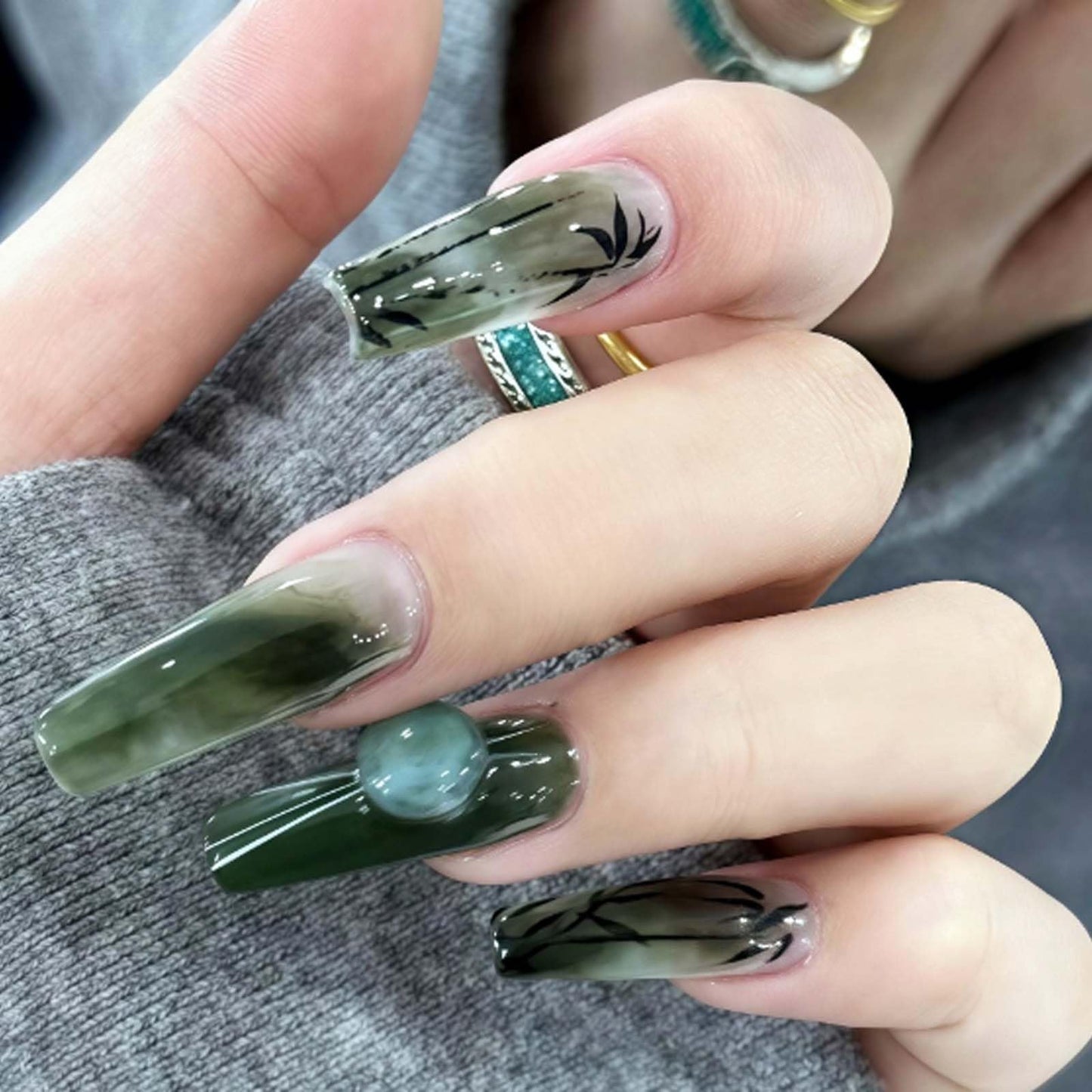 Hkanlre Press on Nails Long Coffin Gradient Green Fake Cute Nails Tips Full Cover Medium False Nails for Women 24PCS