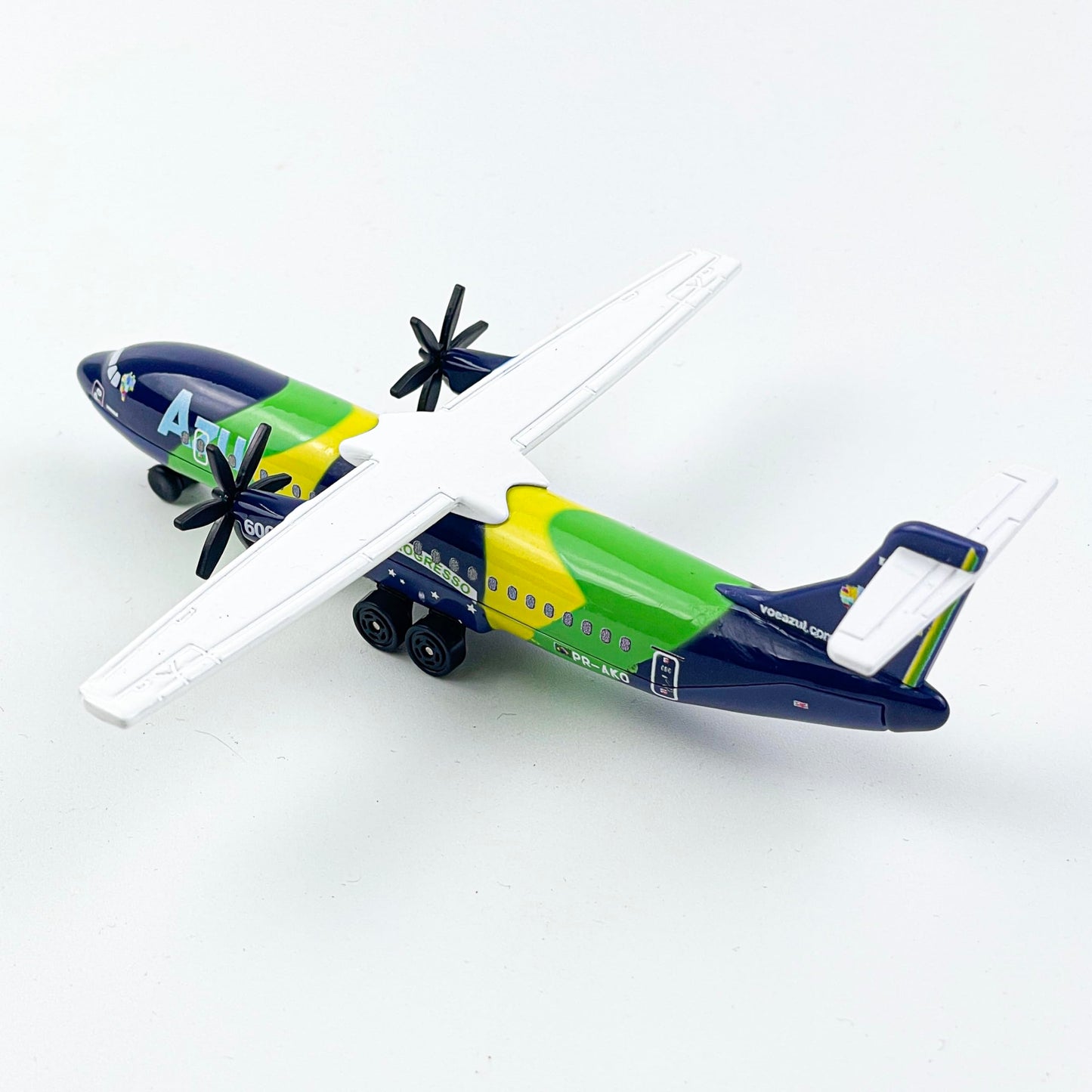 WngAur Die-Cast Propeller Airplane Model – Alloy Plane with Rolling Wheels – Miniature Aircraft Collectors & Aviation Enthusiasts