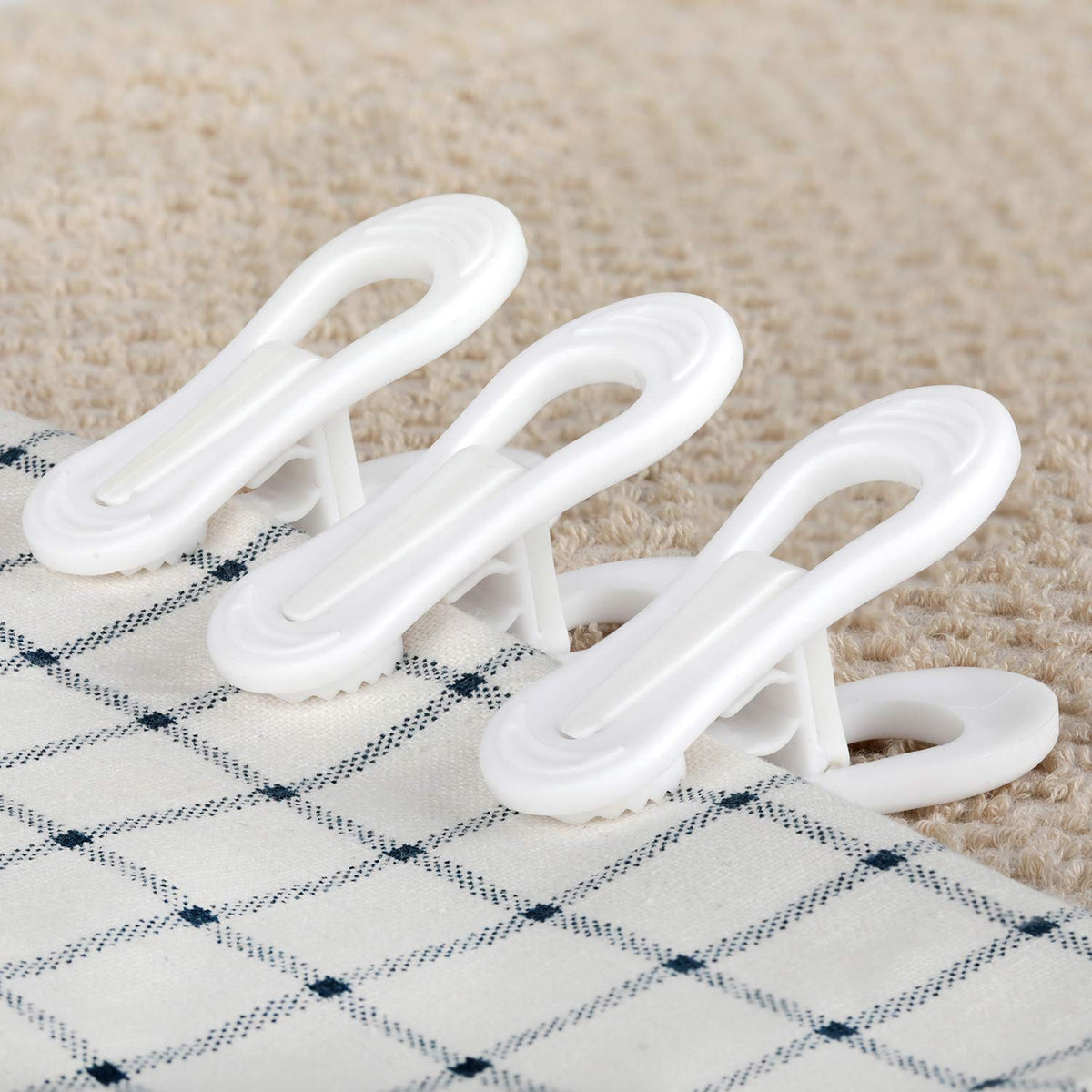 White Plastic Hanger Clips (24 Count)
