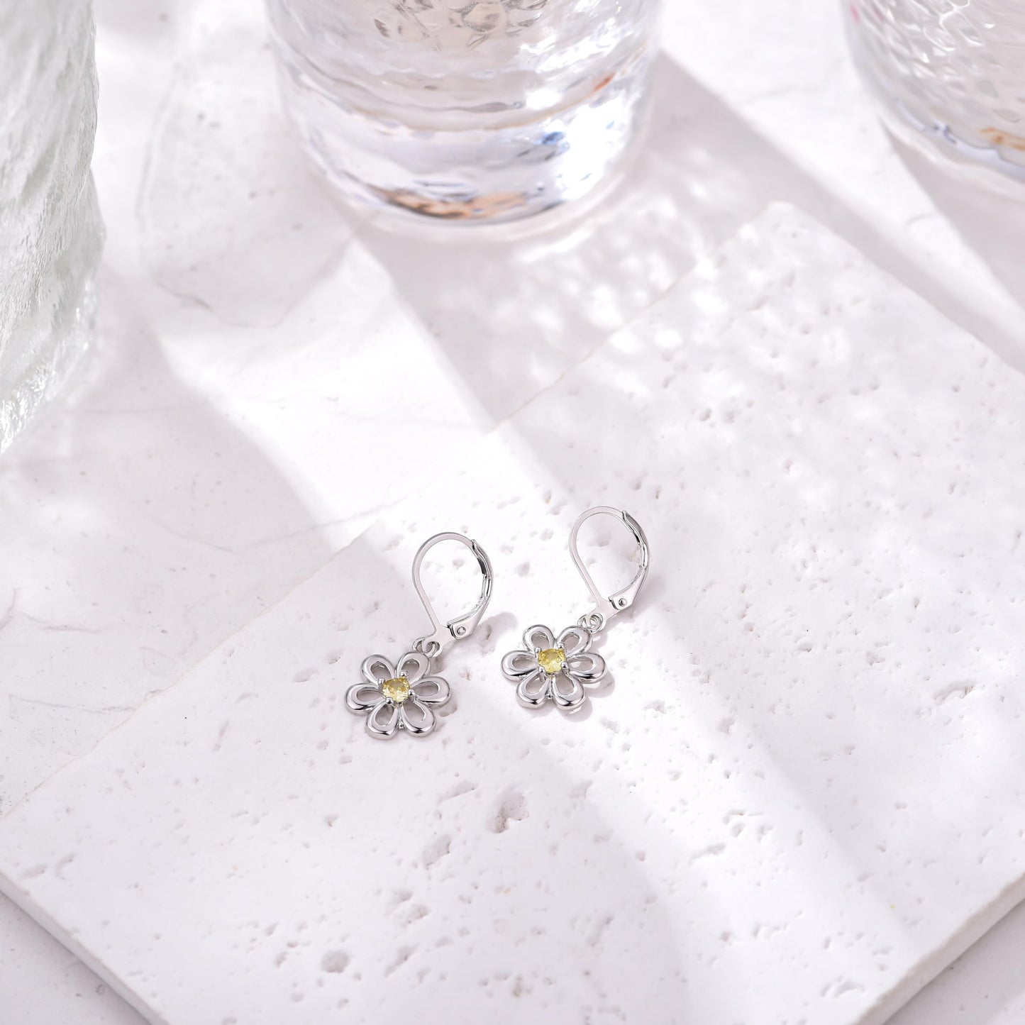 HELORET Daisy Earrings Daisy Leverback Earrings Dainty Flower Drop Dangle Earrings Flower Jewelry for Women Birthday