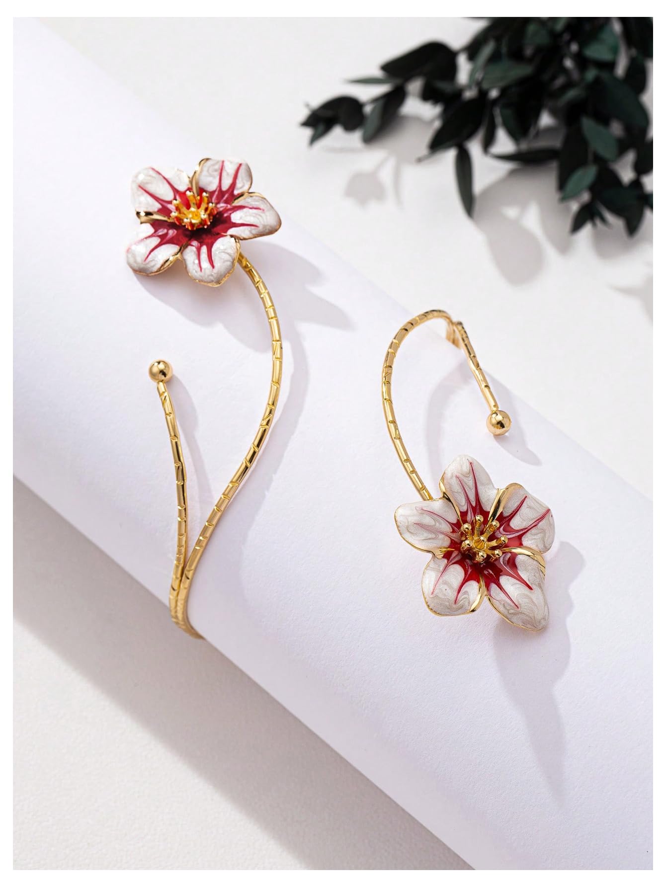 MakeMeChic Beach Gold Arm Cuff Jewelry for Women Bangle Band Armlet Flower Upper Arm Cuff Bracelet Summer Beach Essentials White and Pink One-Size