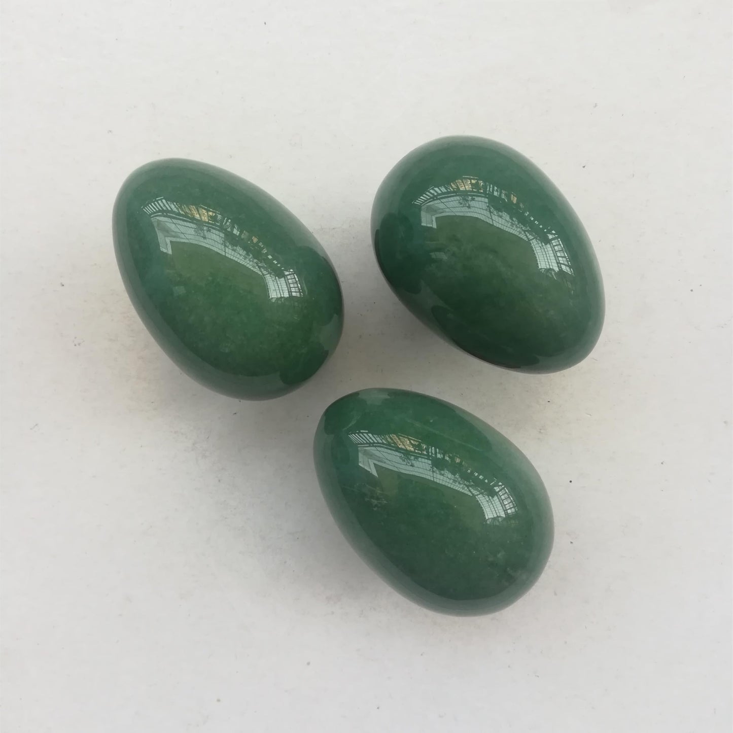 Sunshcat Natural Green Aventurine Egg Shaped Meditation Chakra and Home Decor Balance Crystals and Healing Stones Statue Set,35 * 50mm Easter and Thanksgiving Gift,with Wooden Bracket