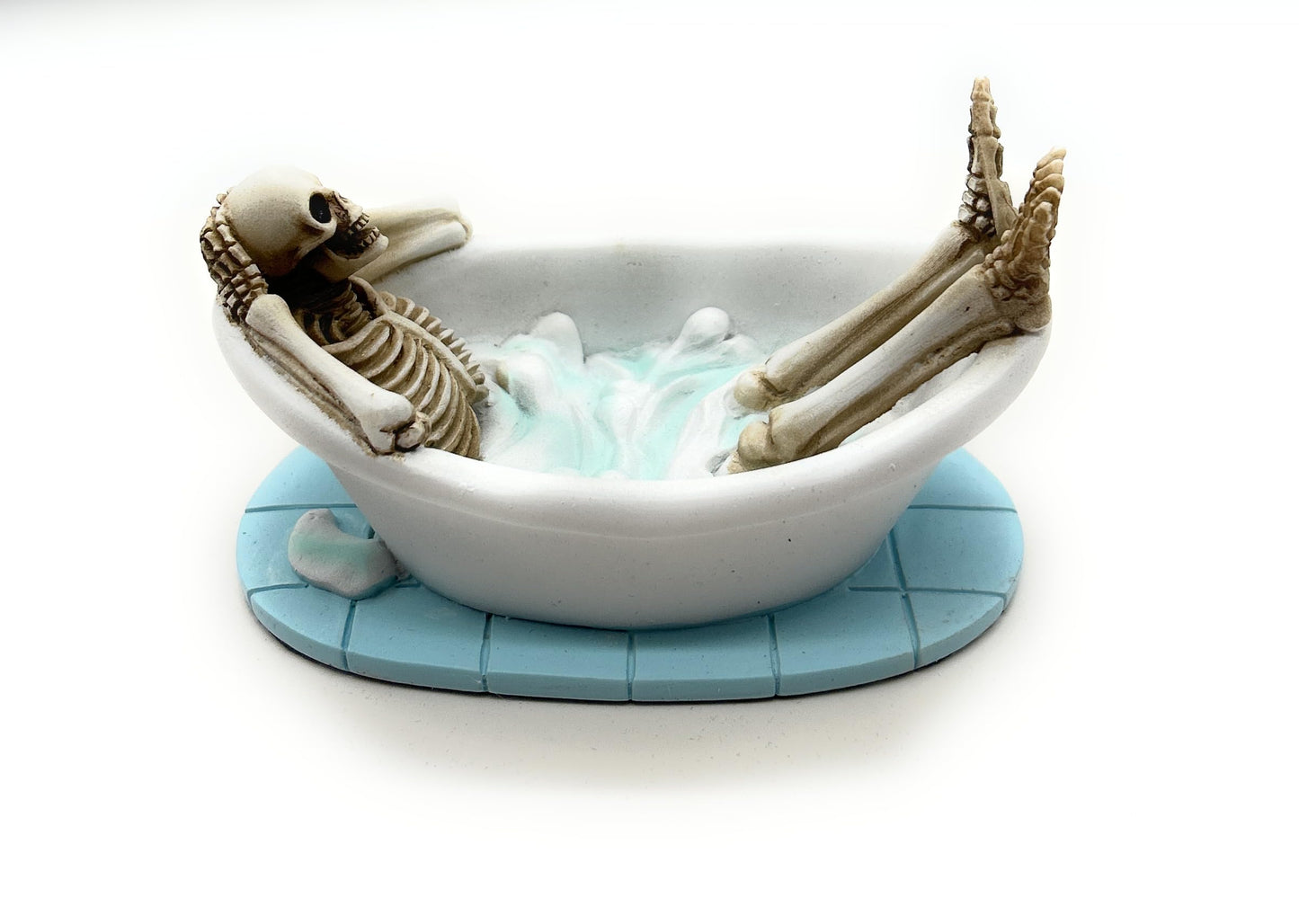 RUSTIX Skeleton in Bathtub Figurine - Gothic Bathroom Decor | Halloween Skeleton Statue | Funny Resin Skeleton Bath Figurine | Bubble Bath Skeleton Gift | Unique Gothic Bathroom Accessories