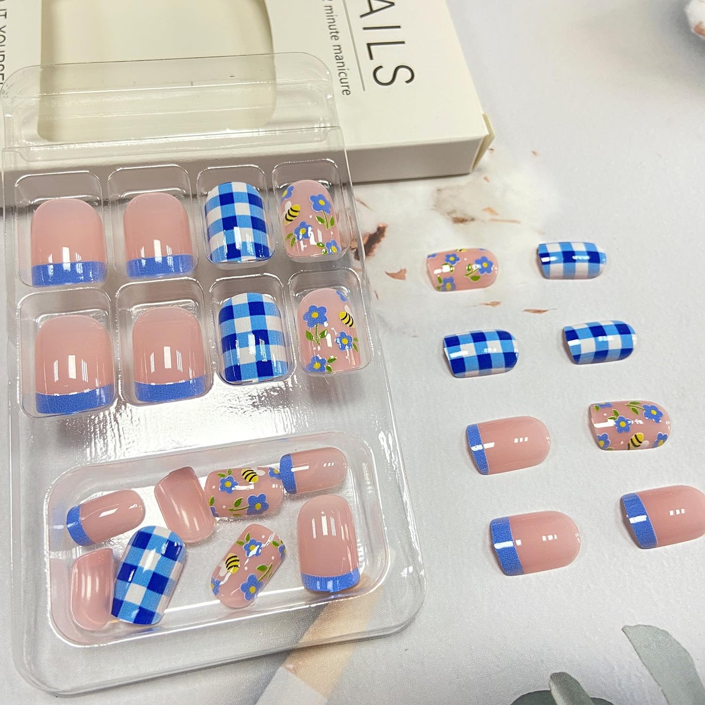 Tyuimhx Blue Flowers Press on Nails Square Short Fake Nail Blue French Tip False Nails Glossy Full Cover Stick on Nails Reusable Floral Artificial Glue on Nails for Women 24Pcs