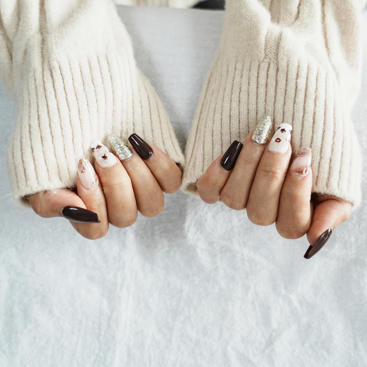 Tesytto Amber Brown Press on Nails - Short Coffin White Sliver Amber Base Handmade Acrylic Nails Vintage Press-on Nails for New Year Holiday(Autumn-Winter Amber,M)
