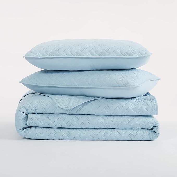Serta ComfortSure Soft 3-Piece Full/Queen Quilt Bedding Set, Includes Bedspread/Coverlet and Pillow Shams, Bedding for All Seasons, Machine Washable, Light Blue