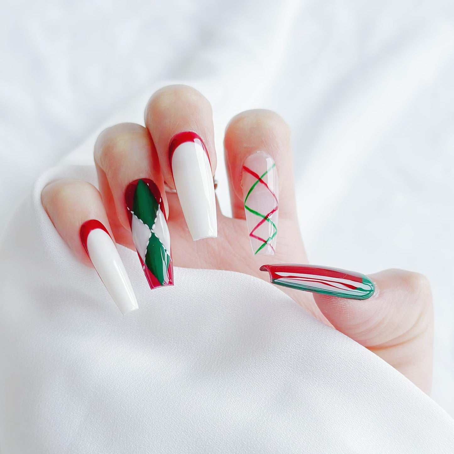 LARSOOY Nails Handmade Press on Nails Long Coffin | Handmade Nails with Christmas Theme | Reusable fake Nails with Unique Designs | False Nails 10 Pcs (Christmas Theme, M)