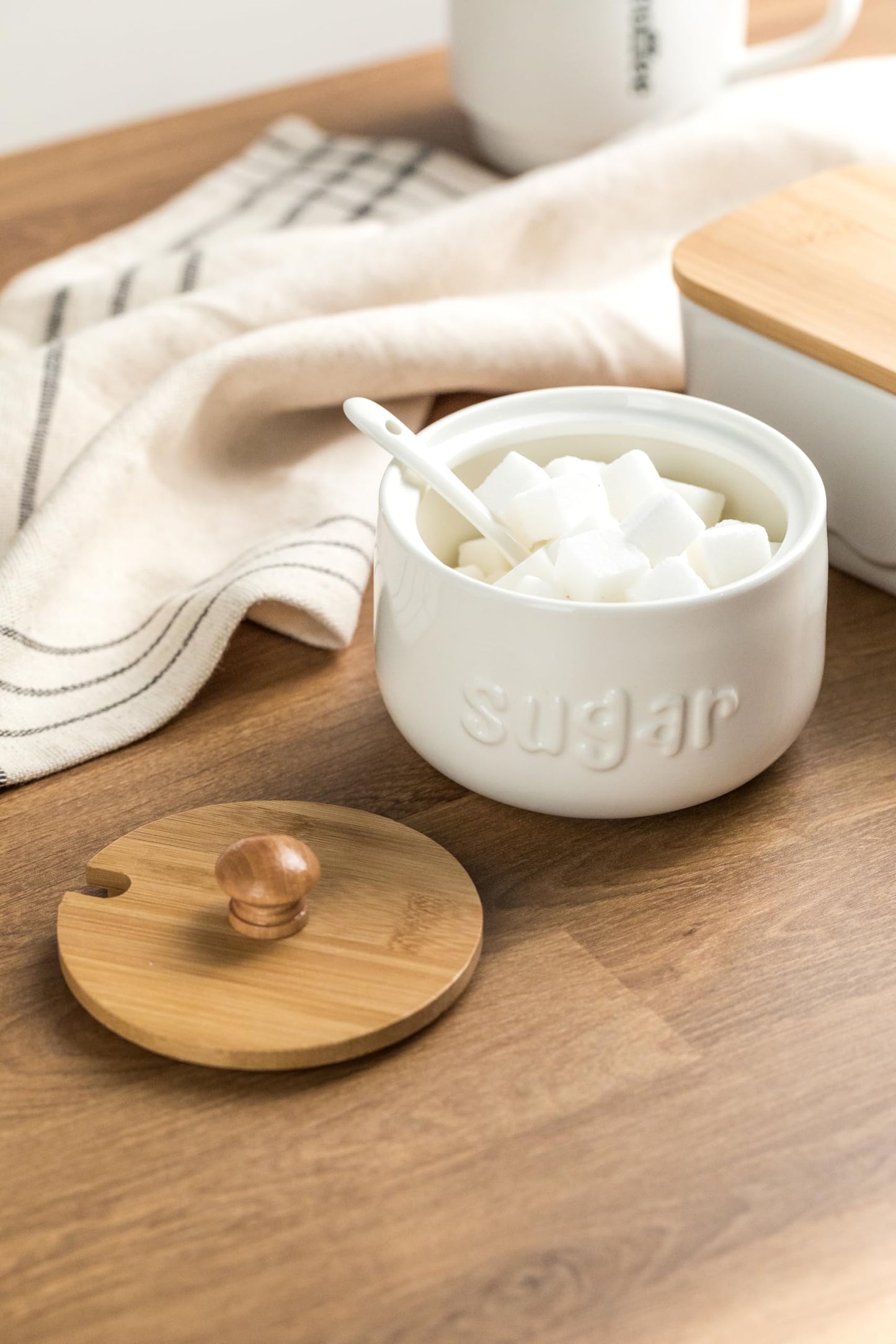 LYEOBOH Sugar Bowl with Lid and Spoon,17 OZ Sugar Jar, Ceramic Jar with Lid, Sugar Container for Coffee Bar, Sugar Bowls for Countertop, Azucarera for Farmhouse Home and Kitchen, White