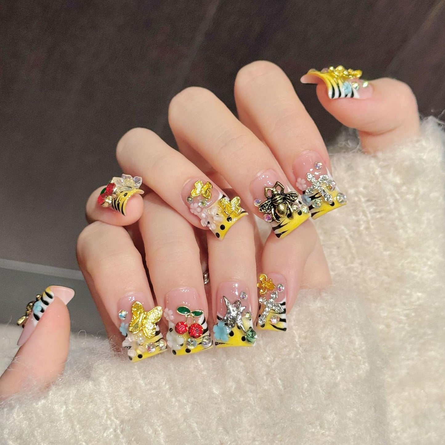 10 Pcs Duck Press on Nails Medium Handmade Acrylic Nail 3D Luxury Rhinestone Butterfly Bee Acrylic Fake Nails Flower Designs Stick on Nails Full Cover Thick False Nails for Women Nail Art DIY（Size S）