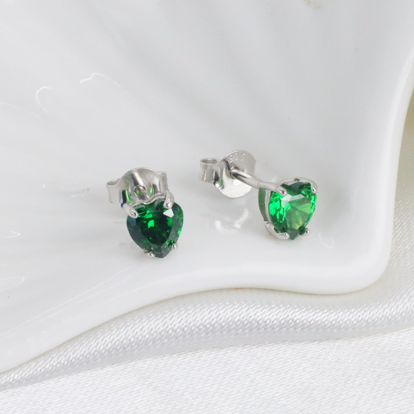 Belinda Jewelz - Heart Stud Earrings, 5mm Cubic Zirconia Heart Earrings with Prong Setting, 925 Sterling Silver Earrings Studs, Emerald Green Stud Earrings for Women