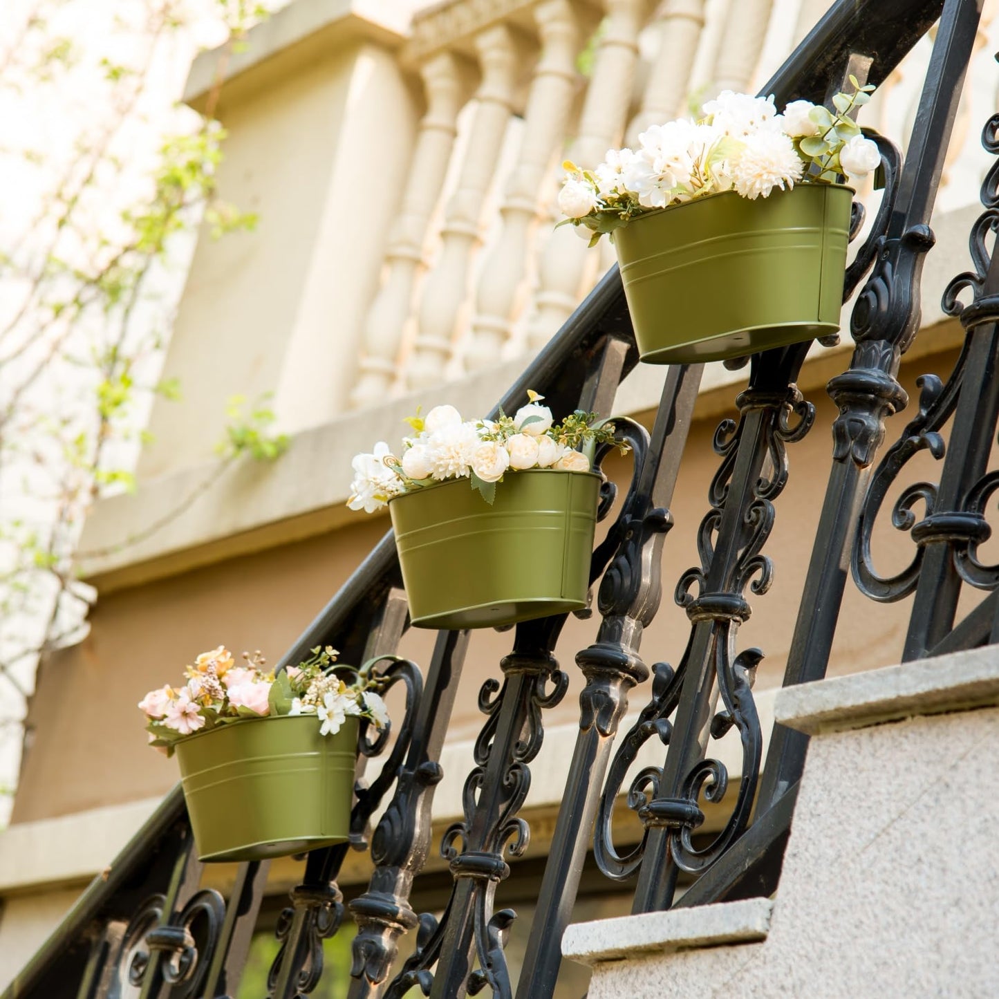 pansparade 5 Pack Metal Hanging Flower Pots for Railing Fence，Outdoor Balcony Rail Planter with Garden Tools Detachable Hooks Drainage Holes for Deck Garden Home Decor Green