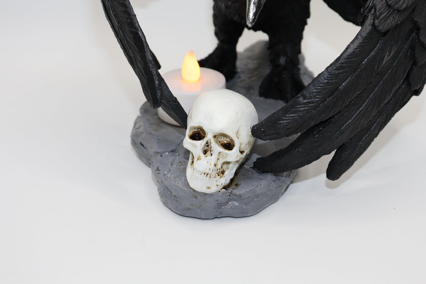 NVSHIQWEI Gothic Crow Light Holder Halloween Candle Holder, Fake Raven Tealight Holder with Skull Base, Resin Statue for Indoor Spooky Home Decor(Large)
