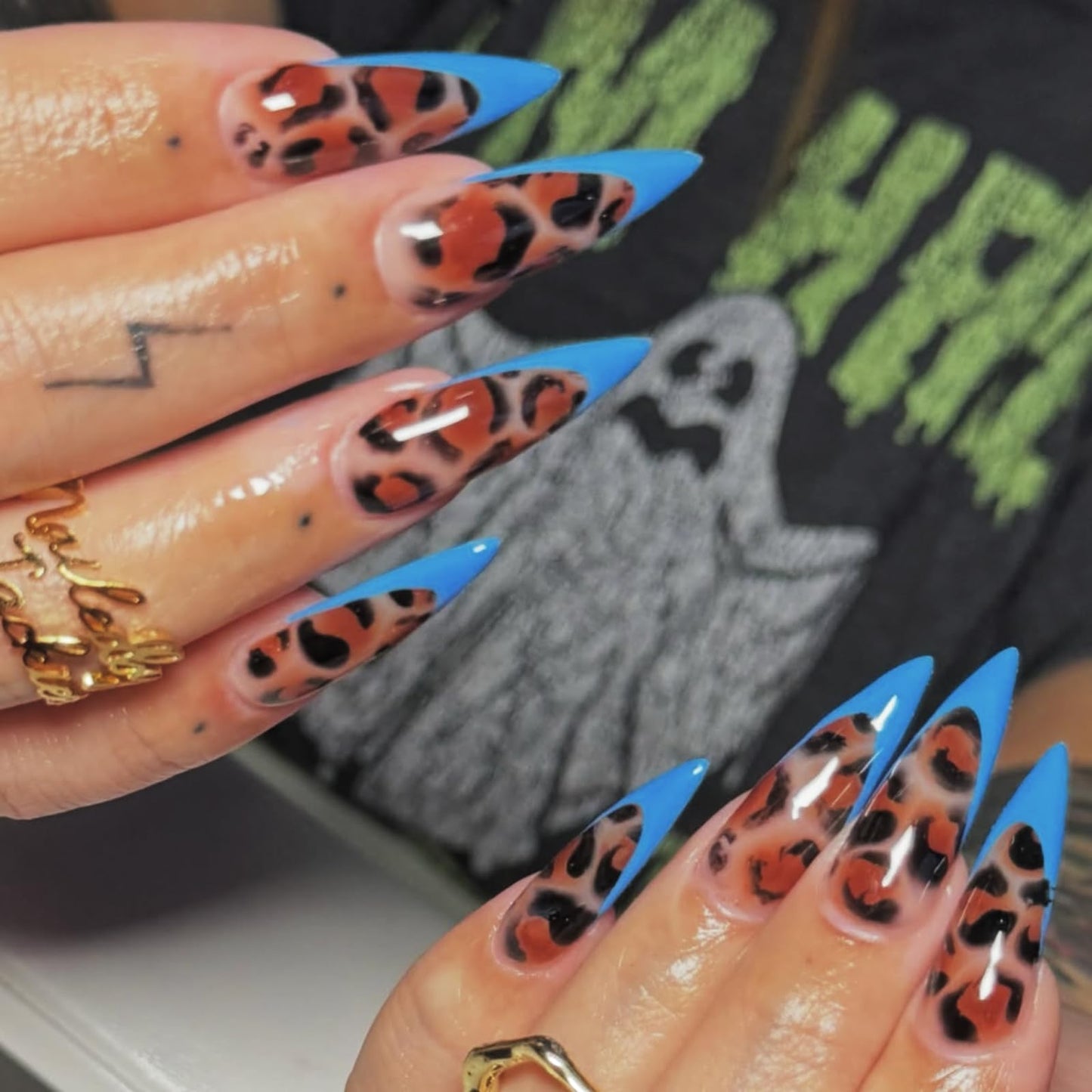 IMRAIN Press on Nails Long Stiletto Fake Nails Brown Leopard Print Acrylic False Nails with Blue French Nail Tips Designs Full Cover Glossy Acrylic Glue on Nails 24Pcs