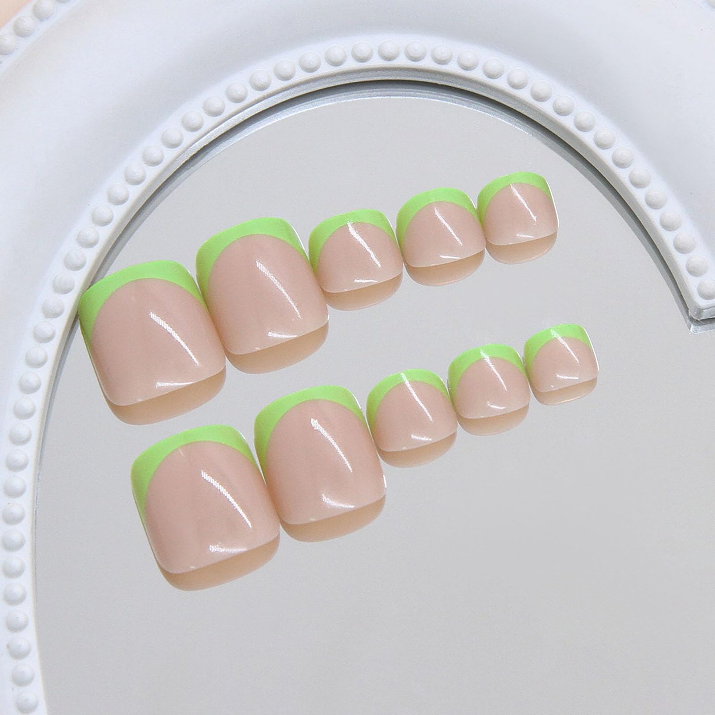 RUOKEXIN Short Press on Toenails Green French Tip Fake Toenails with Designs Square Toe Nail Press ons Sparkly Artificial Nails for Women 24Pcs