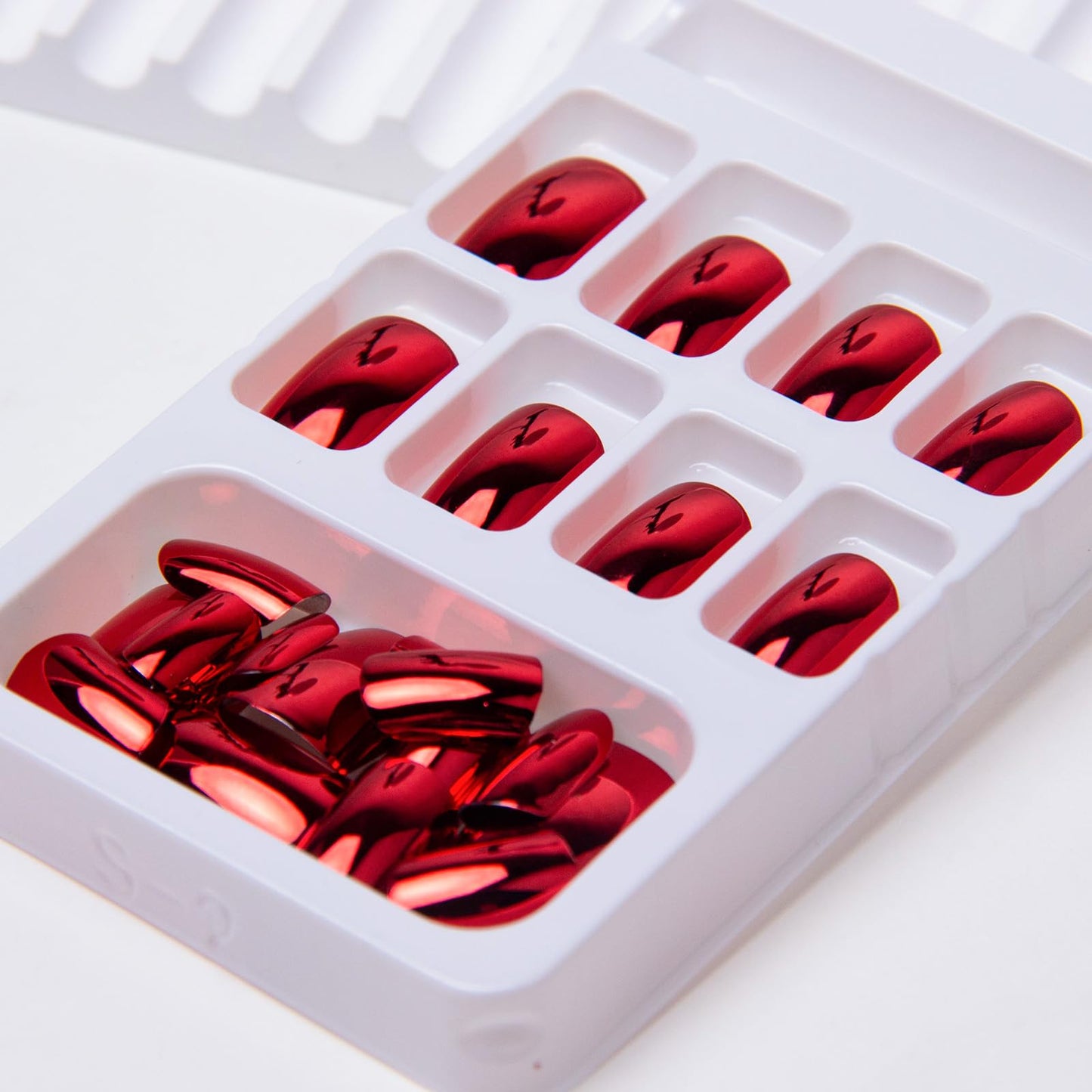 Red Press on Nails Short Square Fake Nails Mirror Chrome False Nails Shiny Glossy Acrylic Nails Wine Red Artificial Nails Press ons Metal Glue on Nails for Women Girls Manicure Nails Decoration 24Pcs
