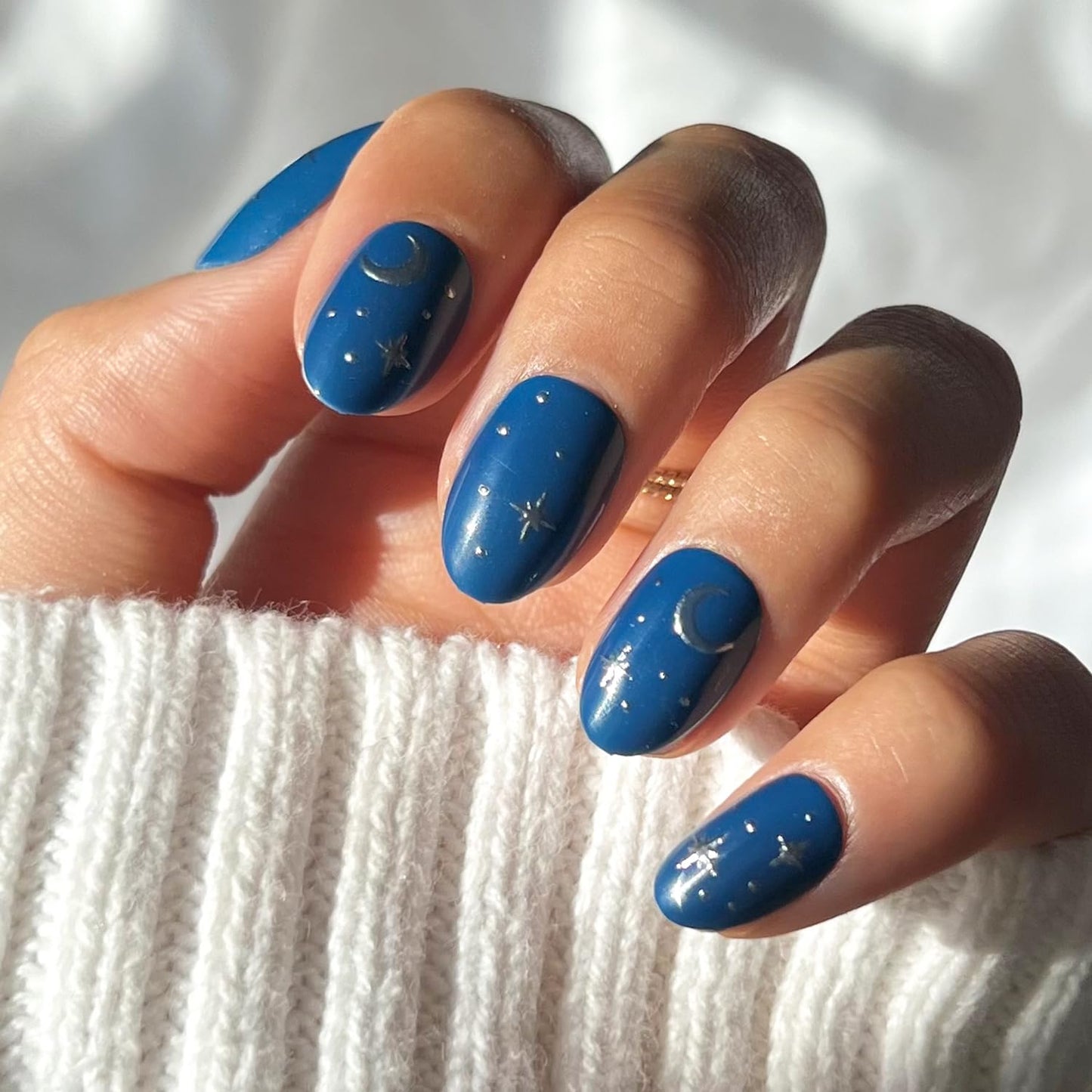 Harry Potter™ x Glamnetic Press On Nails - Luna Lovegood™ | Blue Moon & Star Celestial 3D Graphic Short Oval Fake Nails in a Glossy Finish | 15 Sizes - 30 Nail Kit with Glue