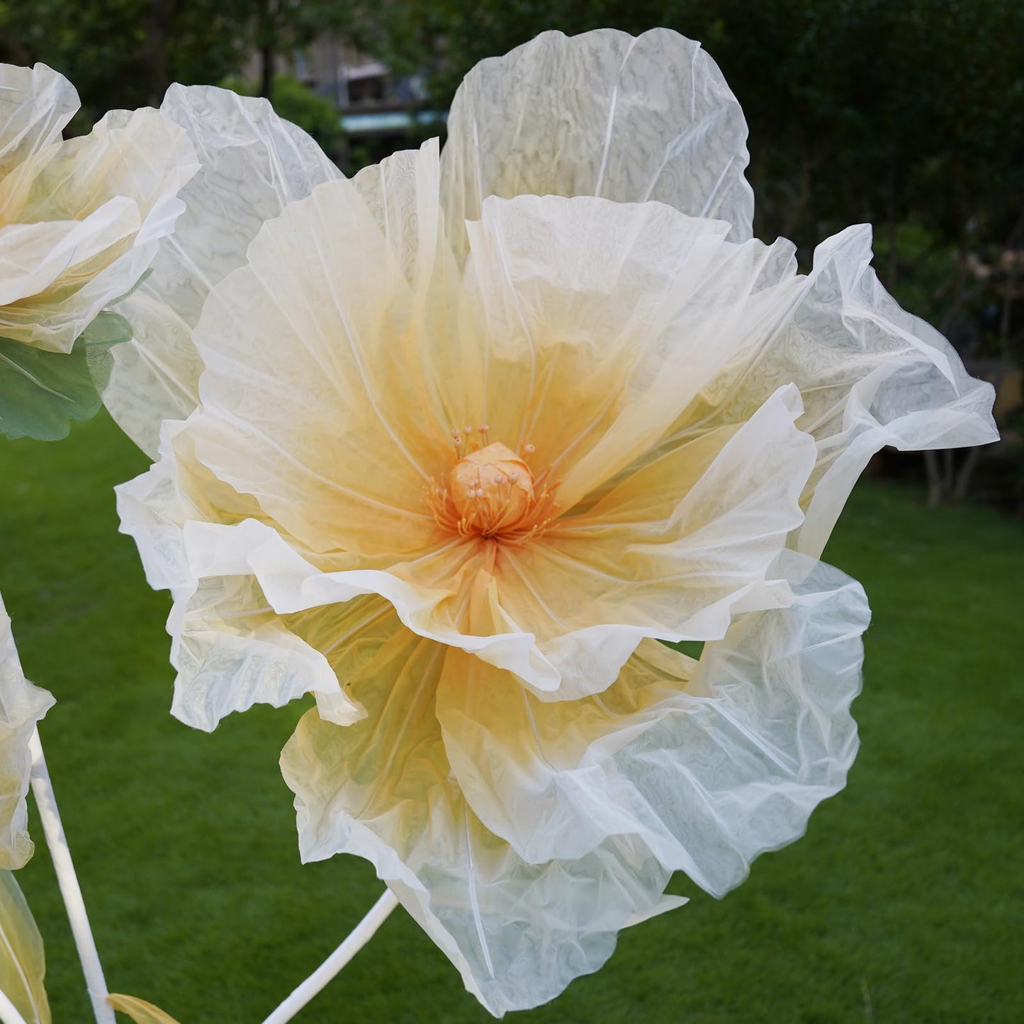 HAZHEYE Giant Artificial Flower Decor with Stand,Oversized Freestanding Gradient Statement Flower for Wedding Flower Decor,Event,Commercial Display,Photo Backdrop & Home Decoration (Champagne)