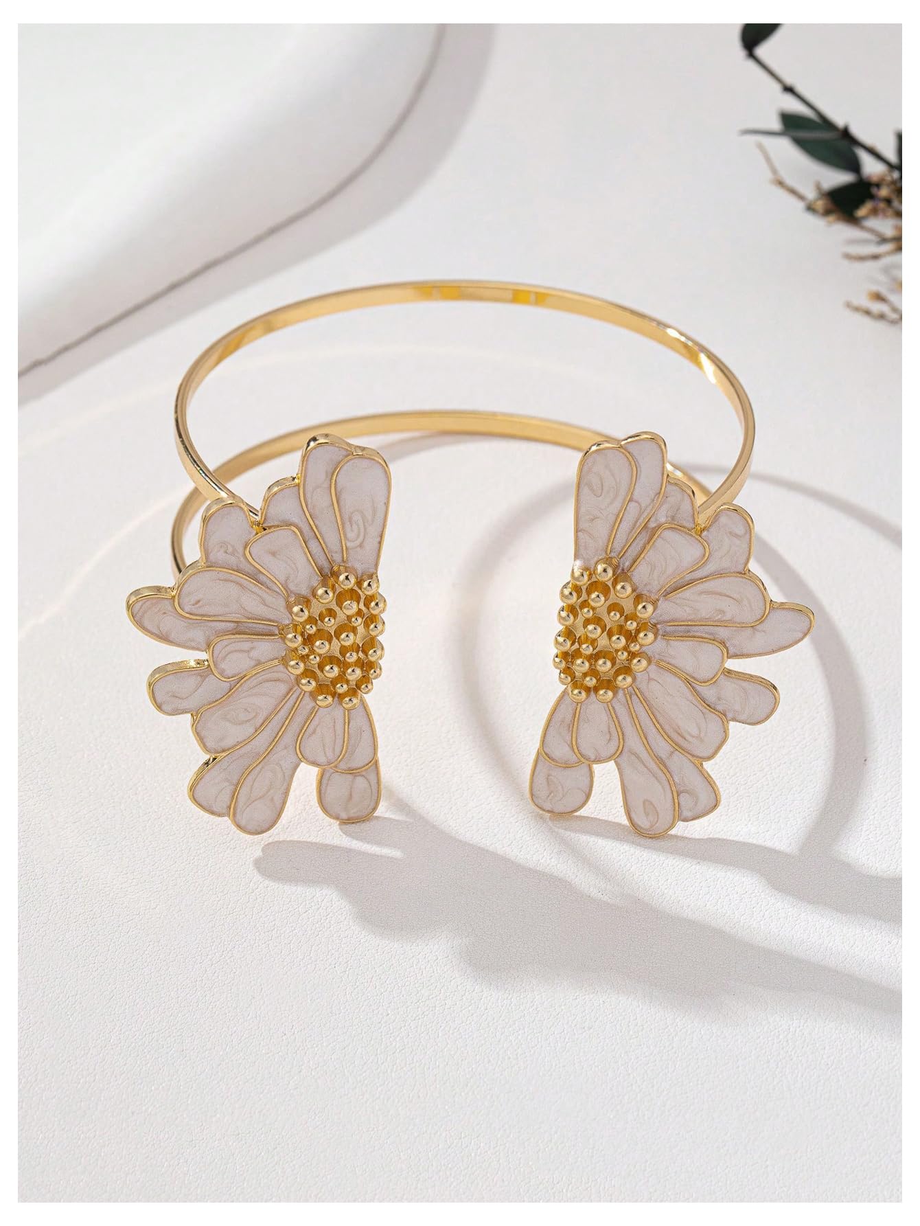 MakeMeChic Beach Gold Arm Cuff Jewelry for Women Bangle Band Armlet Flower Upper Arm Cuff Bracelet Summer Beach Essentials White Floral B One-Size