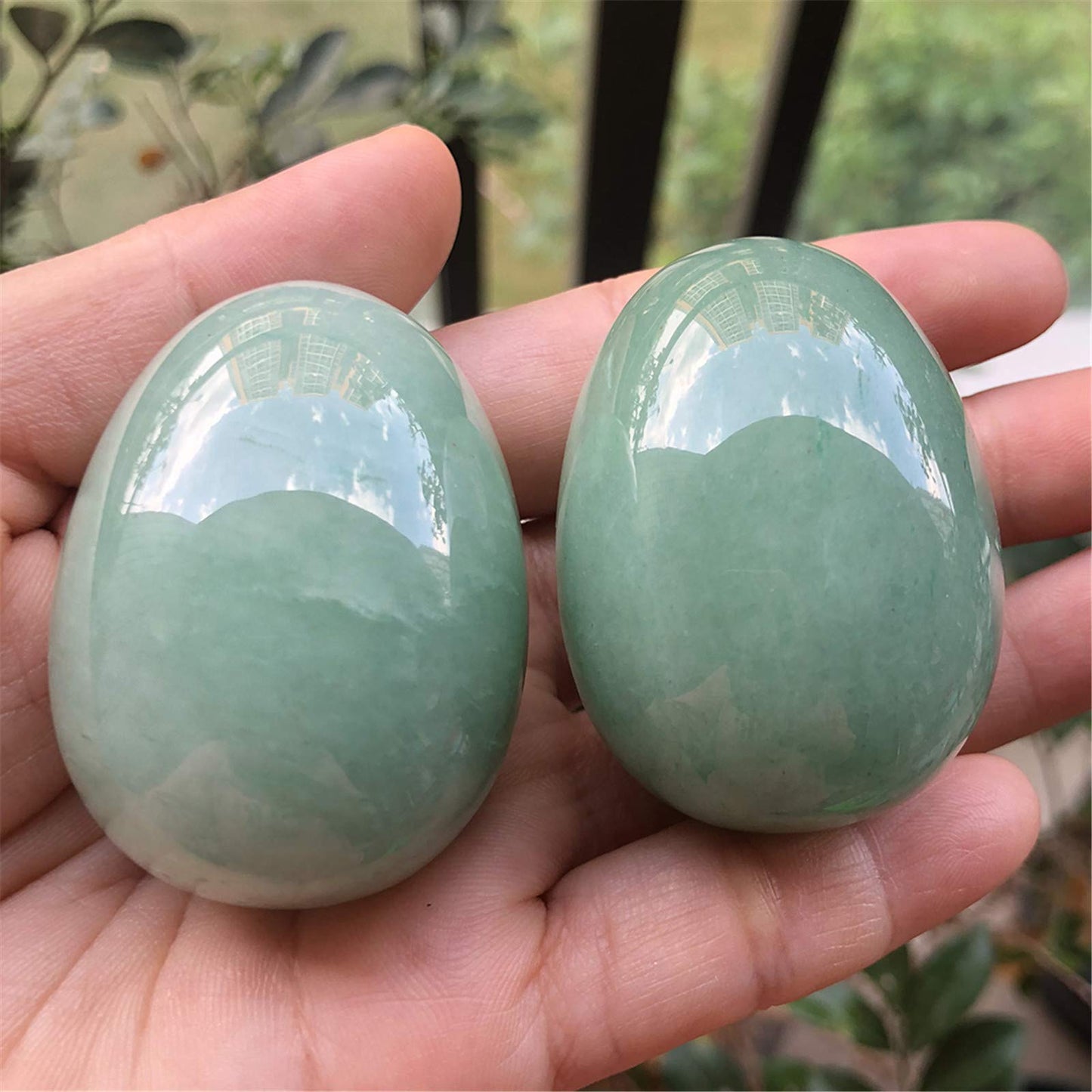 Fekuar Stone Egg Figurine, Polished Healing Crystal Easter Eggs Sphere Sculpture with Wood Stand, Natural Green Aventurine, 1.8"