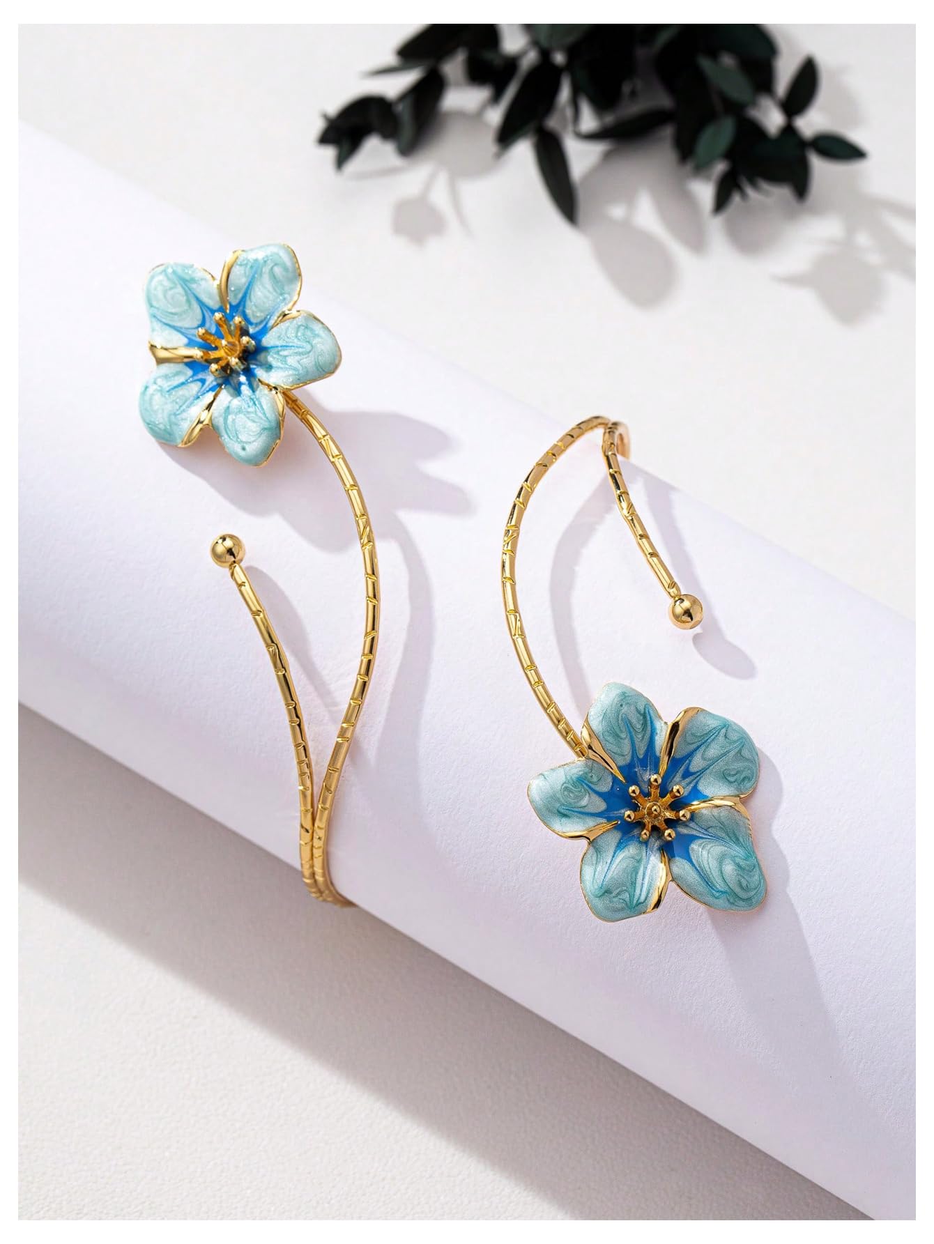 MakeMeChic Beach Gold Arm Cuff Jewelry for Women Bangle Band Armlet Flower Upper Arm Cuff Bracelet Summer Beach Essentials Blue One-Size