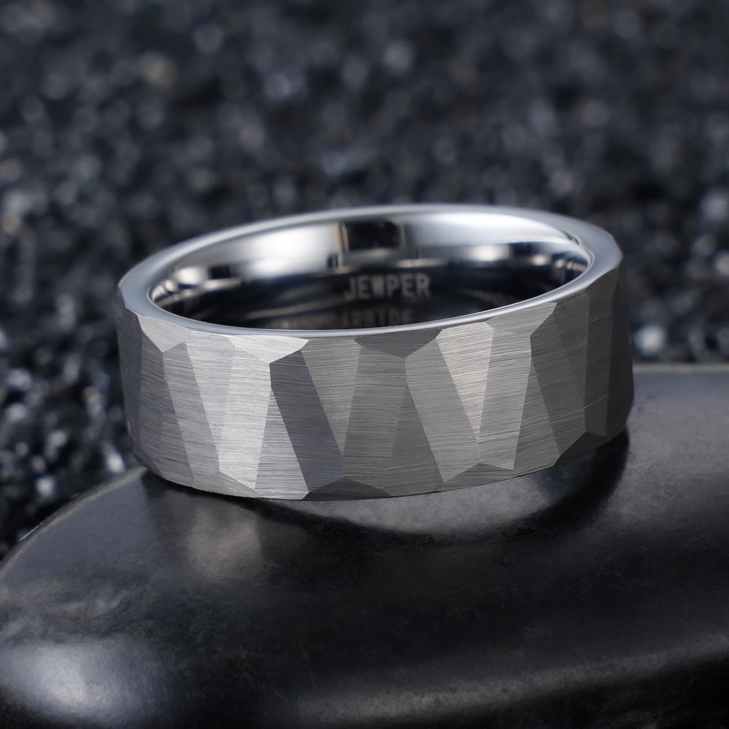 JEWPER 6MM 8mm Black/silver/gold Tungsten Rings for Men Womens Couple Fashion Jewelry Promise Engagement Wedding Band Hammered Inner ring inlaid with olive wood Carbide Polished Edge Comfort Fit