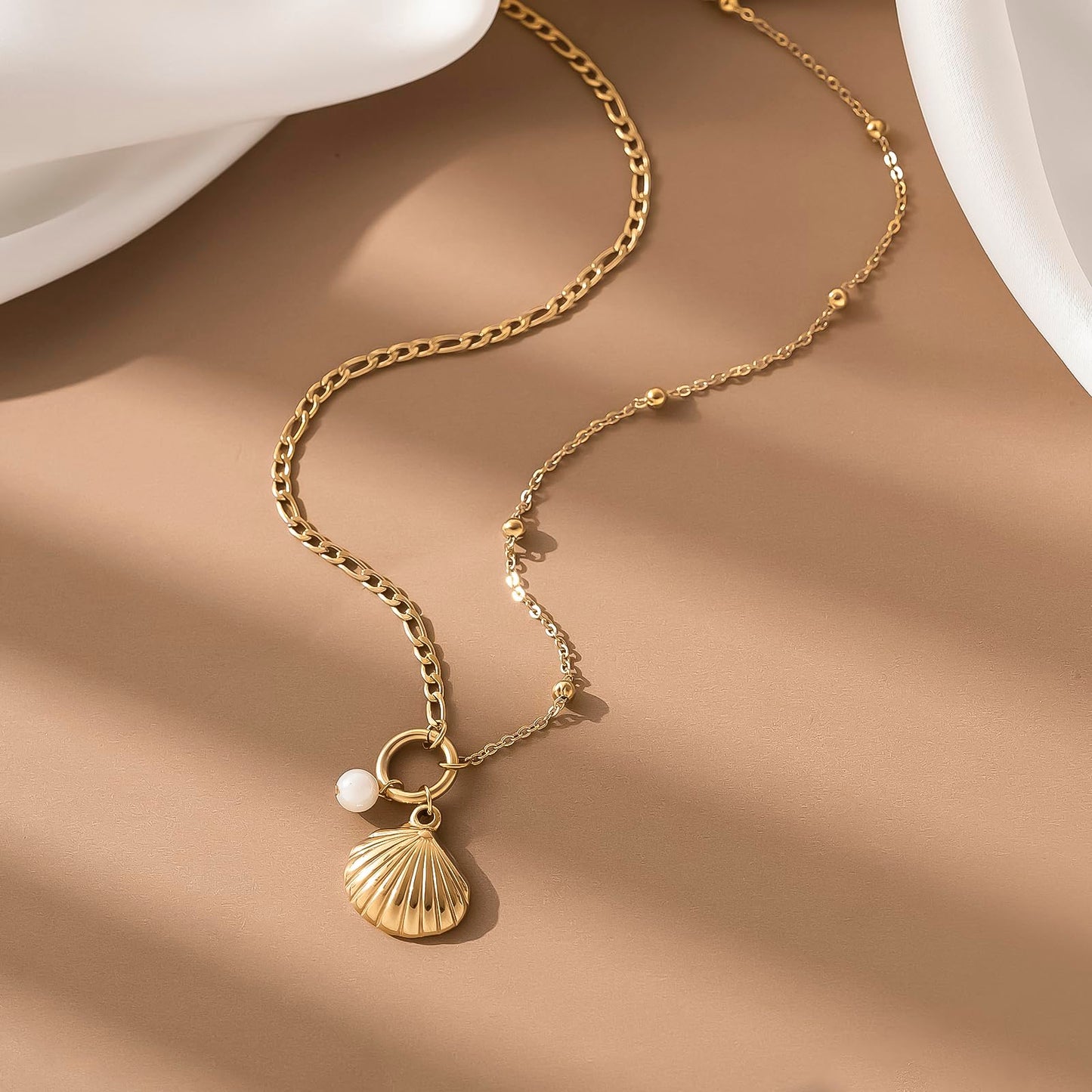 WASAIE Boho Seashell Pendant Necklaces for Women,Summer Dainty Ocean Seashell Conch Charm Pendant Necklace Stainless Steel Chain Surfer Boho Jewelry Charms Choker For Women Beach Holiday