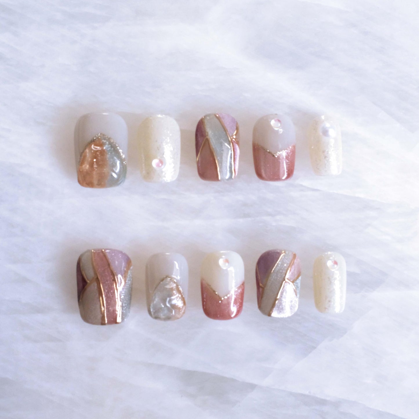 Handmade Geometric Cat Eye Press on Nails, Short Square Gel Fake Nails with Colorful Design, 10 Pieces (Medium Size, SS)