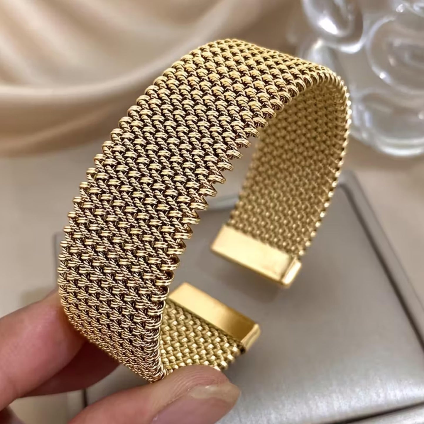 Embtrem Chunky Gold Bangle Bracelet for Women Gold Plated Non Tanish Open Wide Chunky Jewelry Birthday Gifts for Bestie Mridesmaids Valentines Day