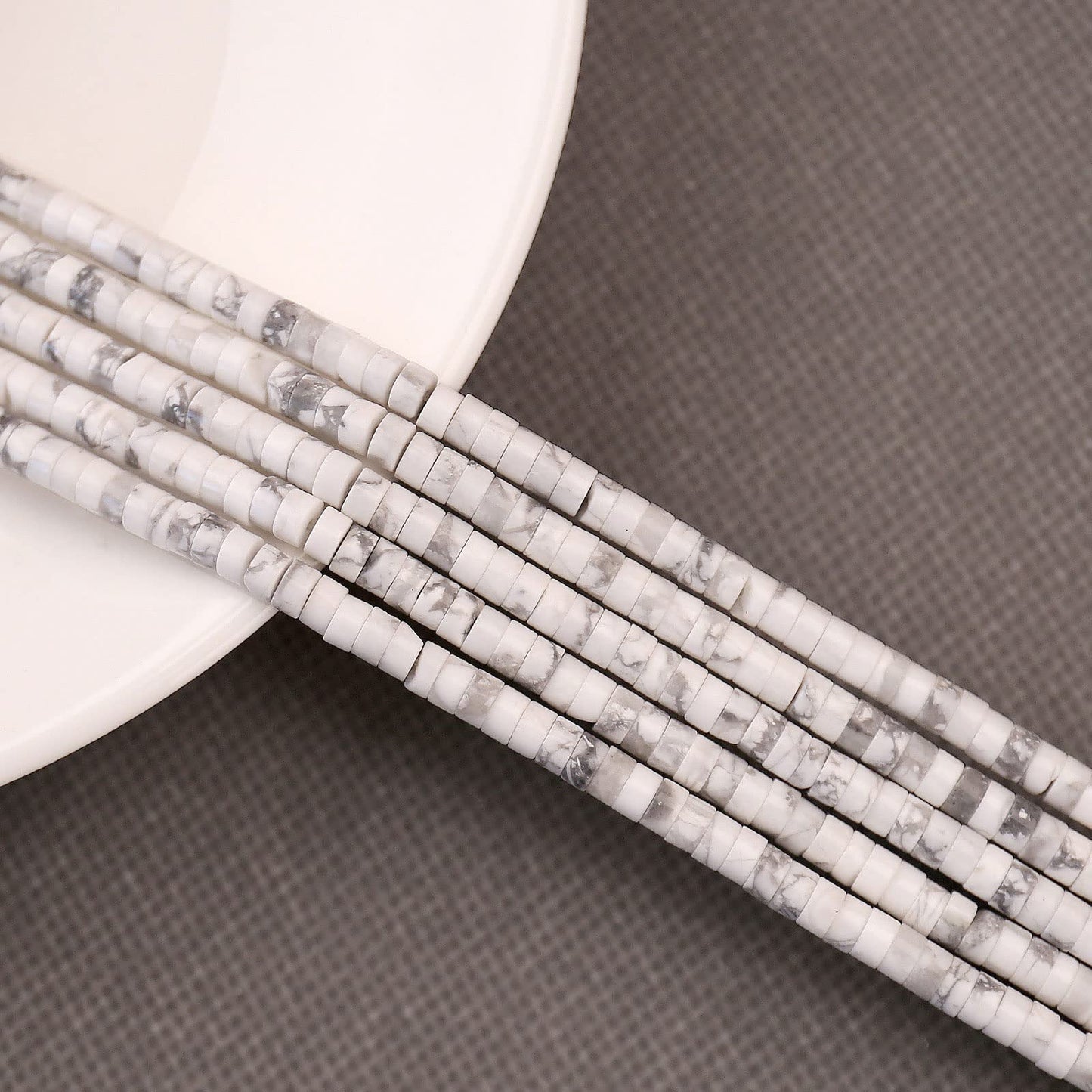 BONNY BOXX 150PCs Natural White Turquoise Spacer Beads, Loose Semi Precious Flat Round Gemstone Heishi Disc Stone Beads for Beading Jewelry Making 4mm*2mm