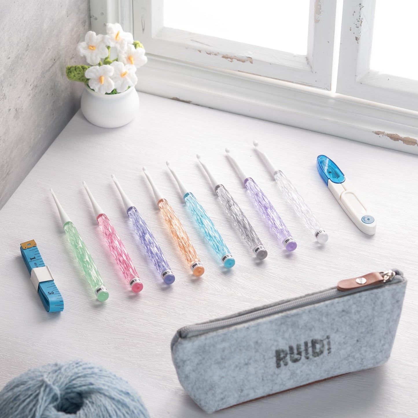 Ruidi 8 Pcs Crochet Hooks Set,High Quality Colored Crystal Handle Crochet Set，(2.5mm，3.0mm,3.5mm,4.0mm,4.5mm,5.0mm,5.5mm,6.0mm)