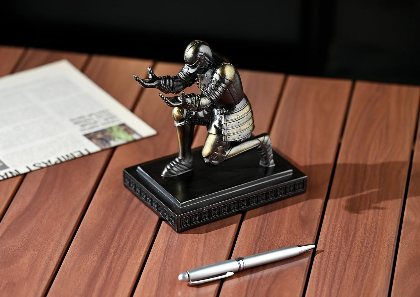 Amoysanli Executive Knight Pen Holder Decorative Resin Pen Holders For Desk Organizer Cool Ornament Gift For Office and Home (Iron)