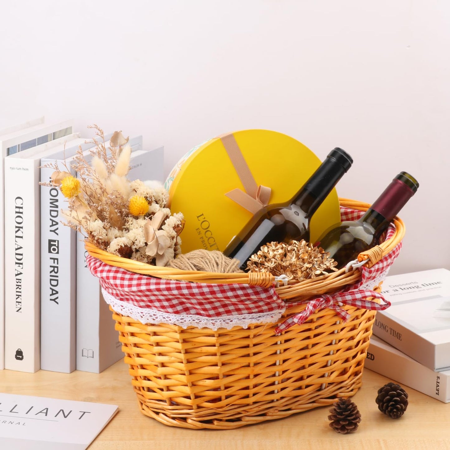 Geytetqi 1 Pack 14.2 Inch Natural Wicker Basket with Checkered Lining, Oval Wicker Woven Basket with Handle, Willow Woven Picnic Baskets for Picnic, Camping, Party(Large)
