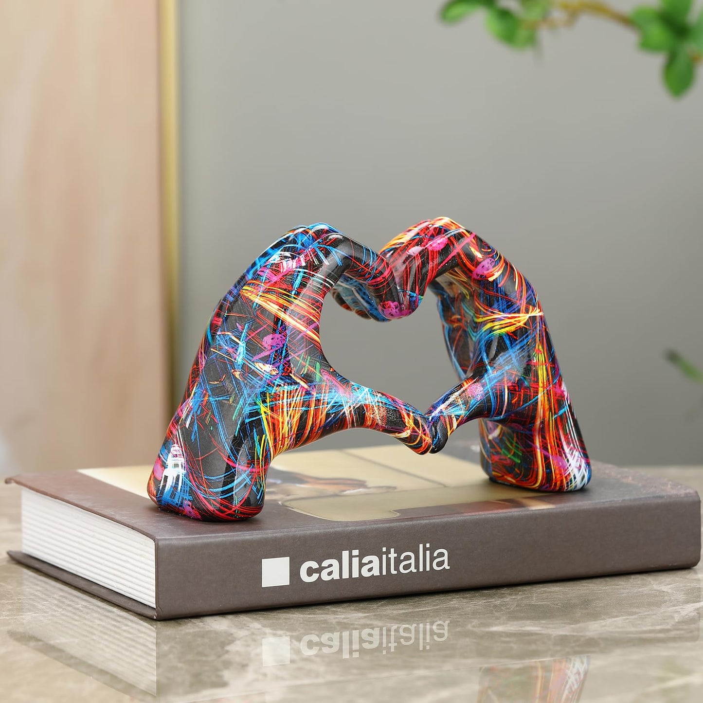 JDPEYI Heart Hands Sculpture Room Decor Hand Heart Statue Bracelet Holder Decorative Hand Art for Bedroom Living Room Bookshelf and Coffee Table
