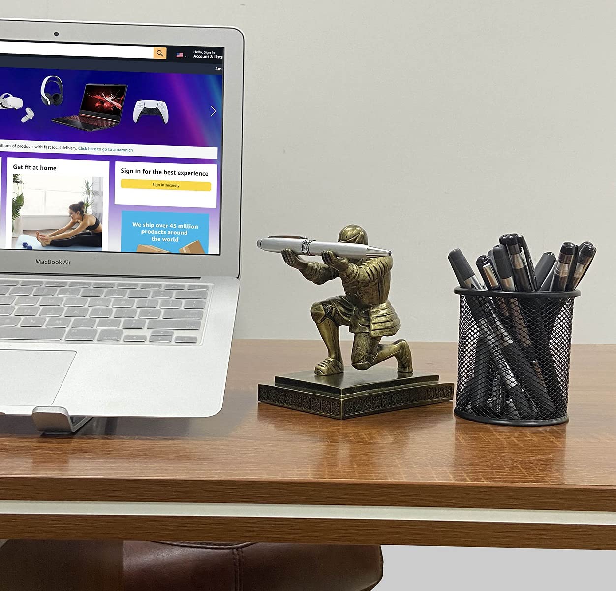 Ofiedx Executive Knight Pen Holder with a Pen Personalized Desk Accessories Decor Home Office Cool Pen Stand Gold