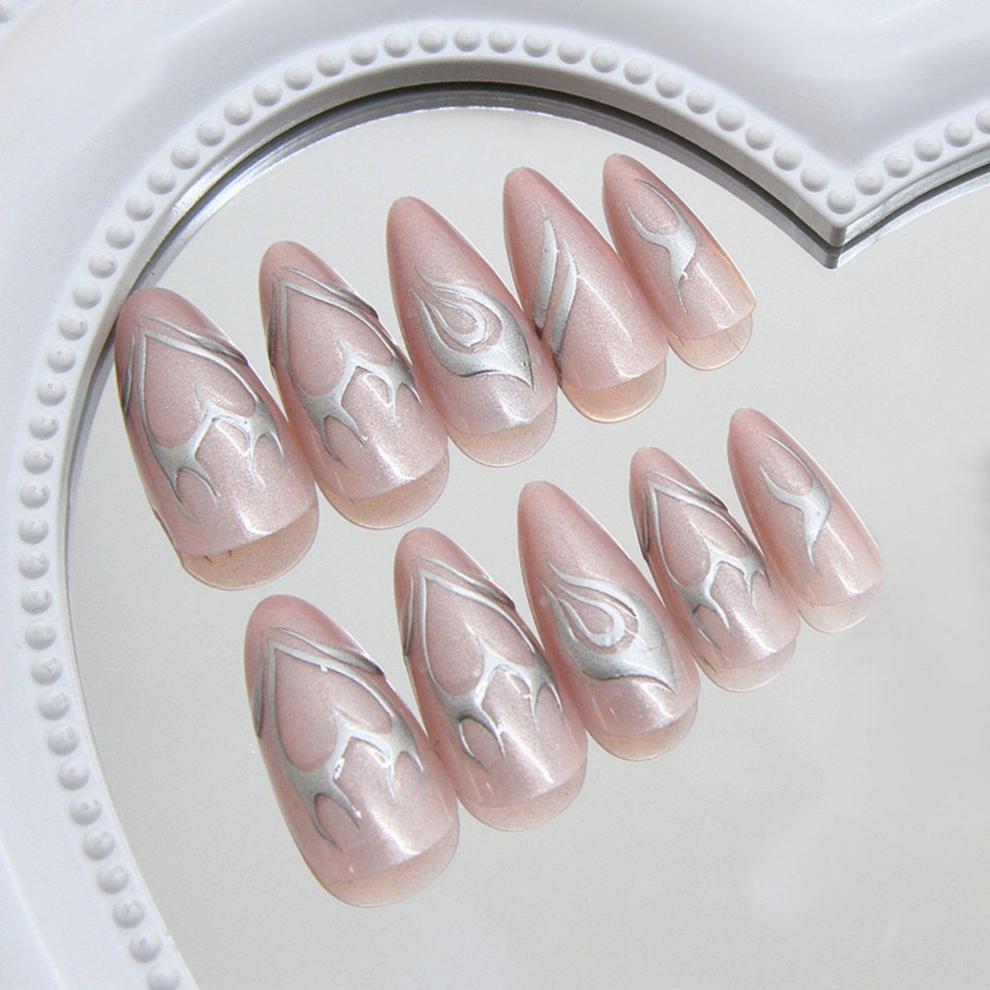 QQPPOLIU Nude Press on Nails Almond Shape Fake Nails Medium False Nails with Striped Design Cute Full Cover Nails 24Pcs