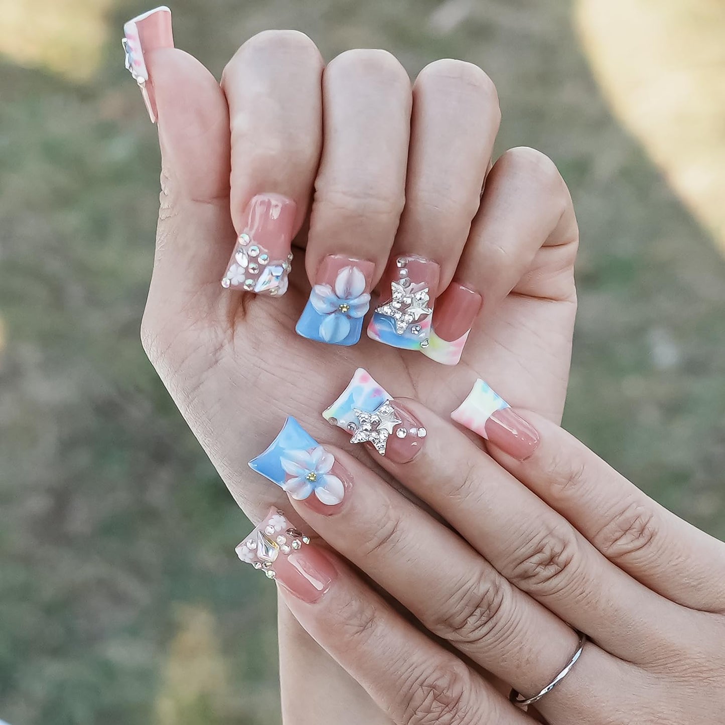Tesytto Press on Nails Duck Shape with 3D Floral Metallic Star Rhinestones, Luxury Reusable Acrylic Fake Nails Blue French Tip Nude Pink False Nails (Pastel Pink-Blue Stellar,L)