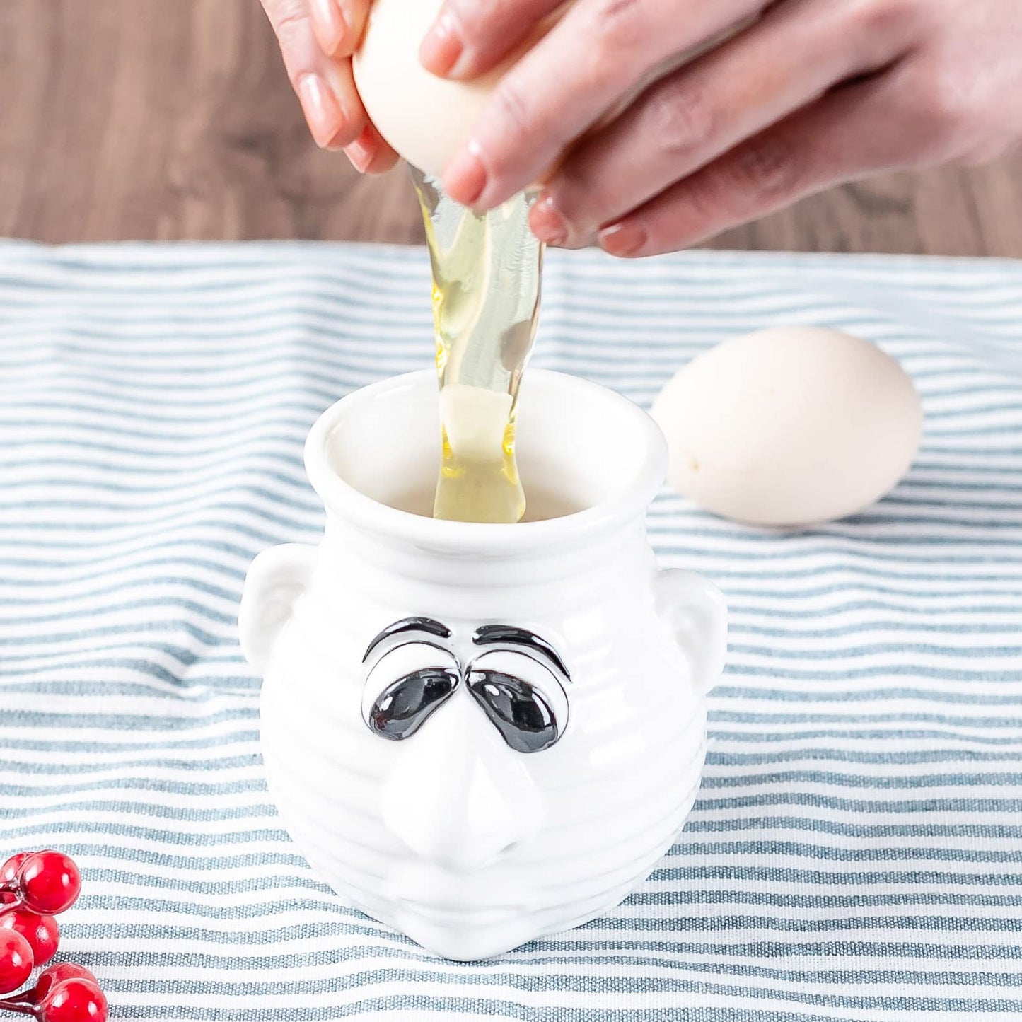 Ceramic Egg Separator, Funny Cartoon Ceramic Egg White and Yolk Separator Mug Kitchen Gadget Dishwasher Safe Ceramicly Mug for Home Cooks White Elephant Gift