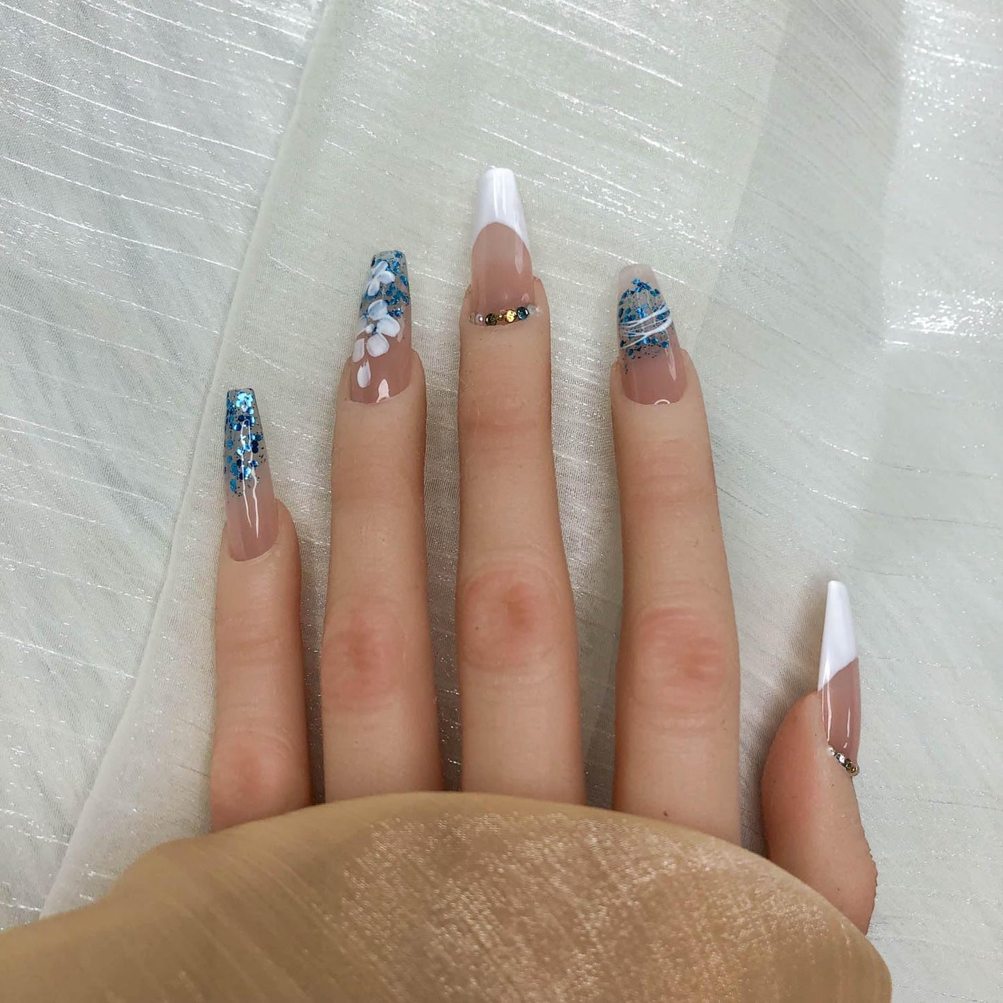 GGddsha 2025 100% Handmade Nails Reusable Medium Press-on Nail French Hand Painted Petals Full Coverage False Nail Set for Women (French-style Petal, Medium)