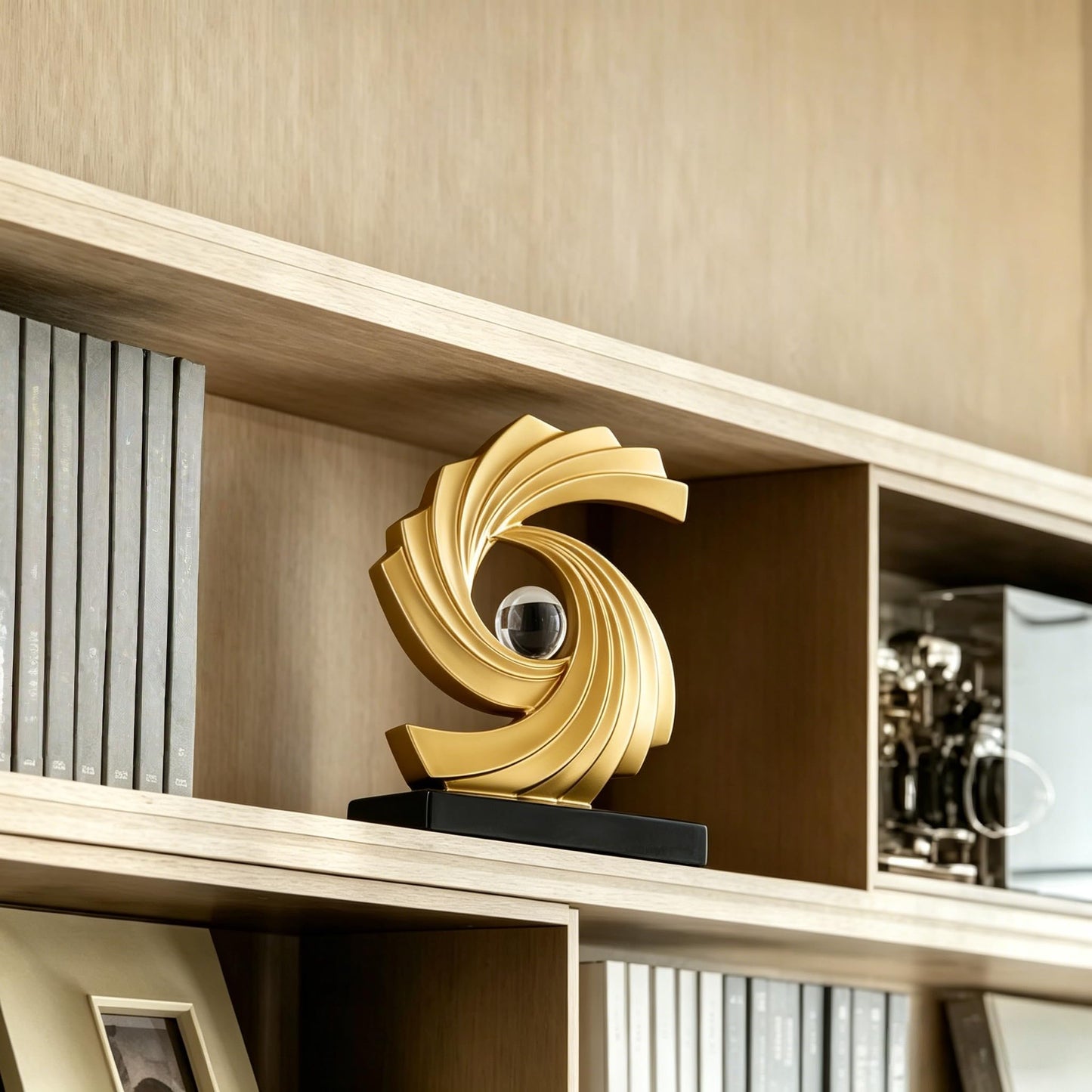 AWNR Gold Abstract Statue Accent Decor, Adornos para Sala Modernos Shelf Decor Aesthetic for Coffee Table, Modern Home, TV Stand, Men's Bedroom, Coffee Table, Console Table, Entryway