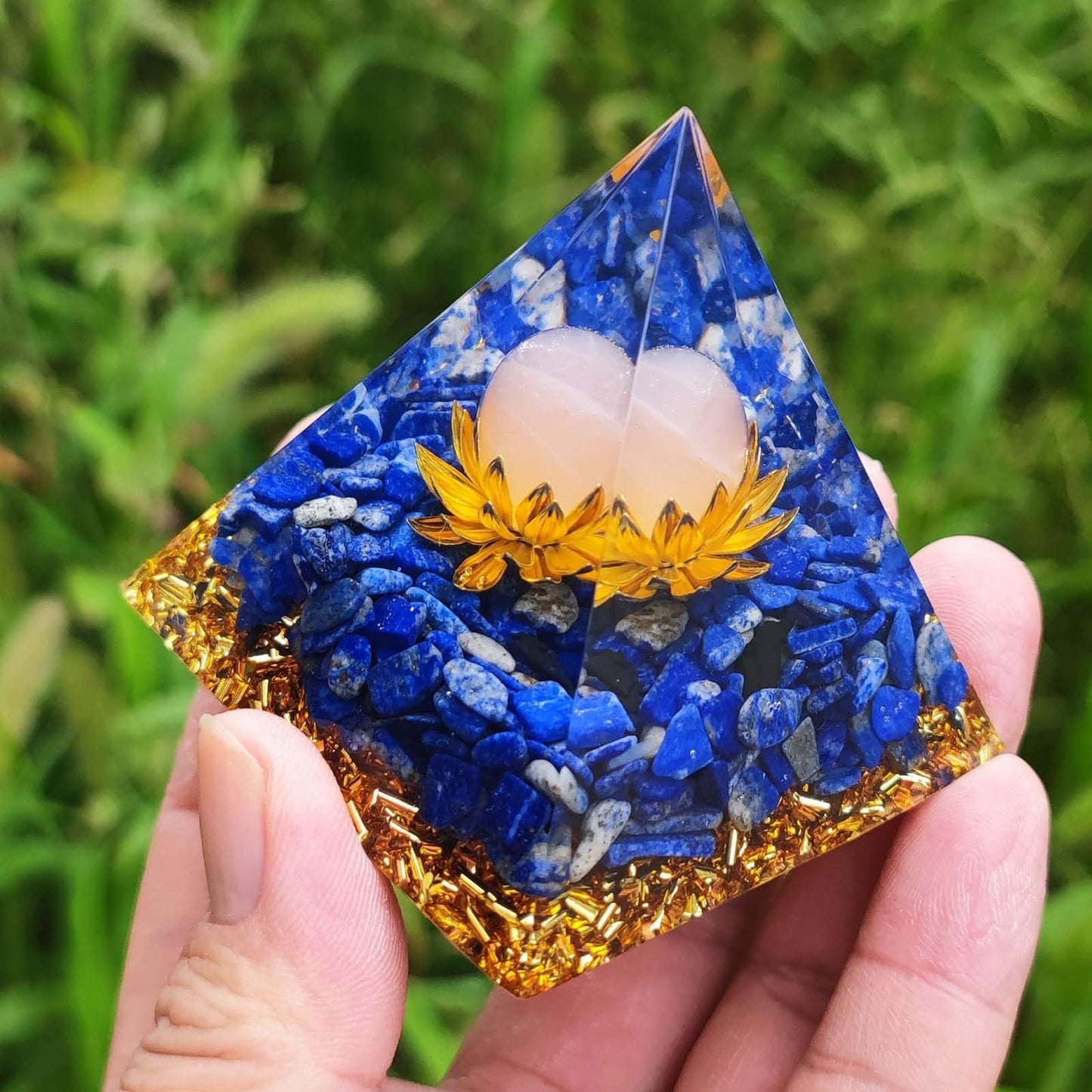 Crystal Pyramid, Lapis Lazuli Healing Crystal Pyramid Porstive Energy Generator, Natural Crystals Energy Pyramid for Attract Wealth Success and Lucky
