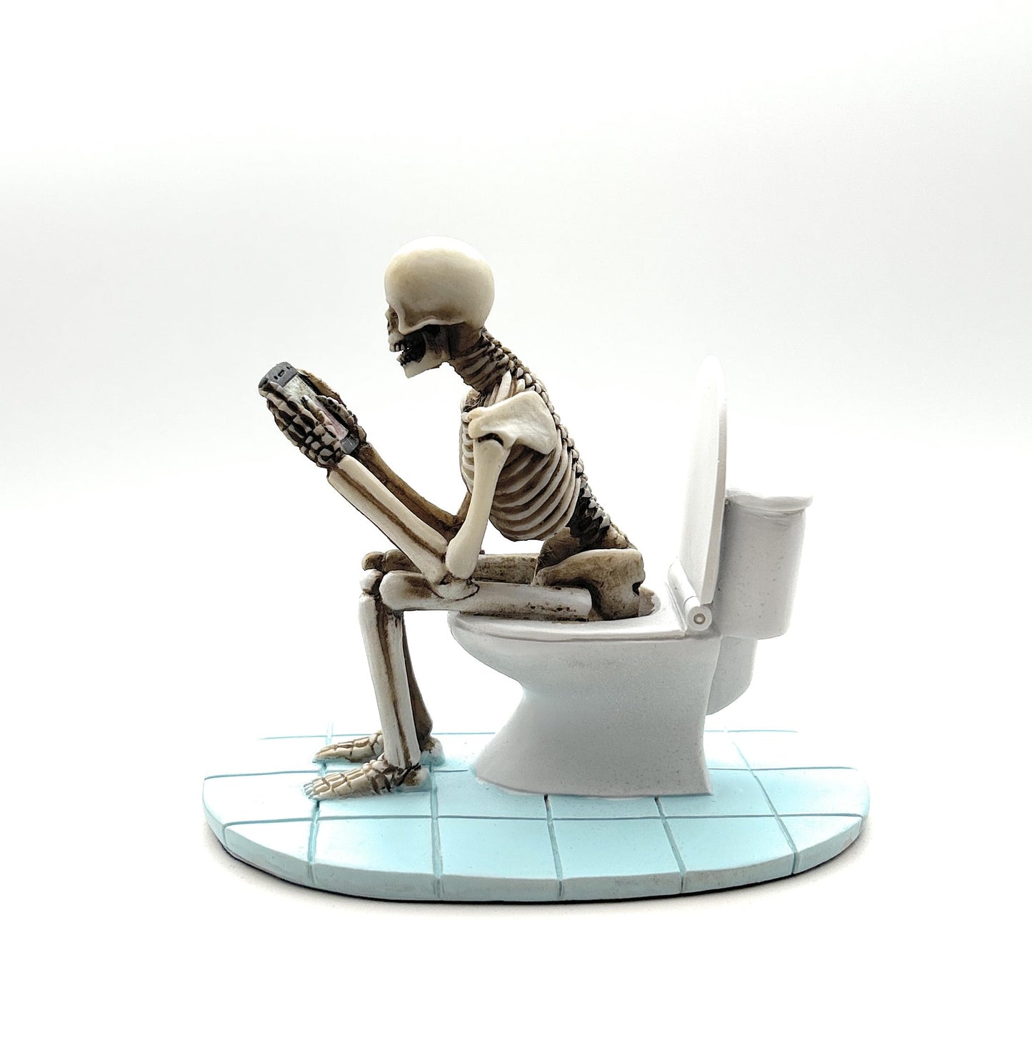 RUSTIX Skeleton on Toilet Figurine - Gothic Bathroom Decor | Funny Skeleton Statue | Pooping Skeleton Resin Figurine | Halloween Skeleton Bathroom Accessories | Unique Toilet Skeleton Home Decor