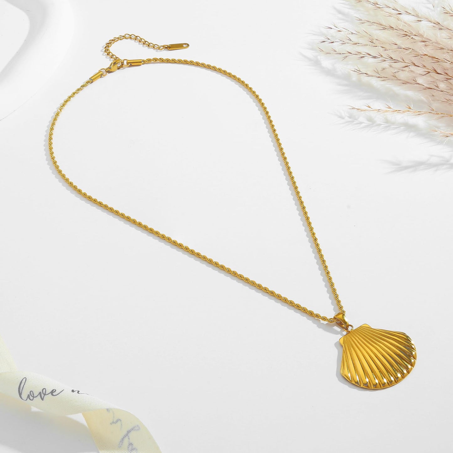 WOWORAMA Gold Shell Necklace for Women Dainty Seashell Pendant Necklaces Adjustable Chain Ocean Sea Shell Choker Necklaces Summer Beach Necklace Jewelry