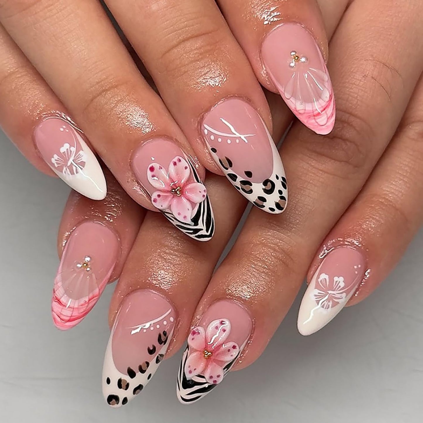 30pcs Press On Nails Medium Almond Fake Nails Press Ons With Flower Pearls Design French Leopard Print Acrylic Nails Pink Glossy False Spring Summer Glue On Nails For Women Manicure Decorations