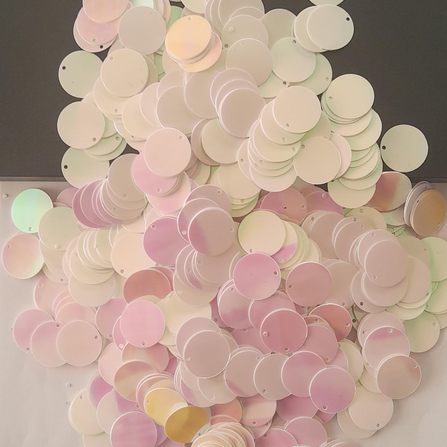 Deglation Studio 20mm Bulk Loose Iridescent Top Hole Round Sequins, Embriodery Disc Sequins for Craft DIY Sewing Decorations Arts 250 Pieces (White-Pearl IRIS156)