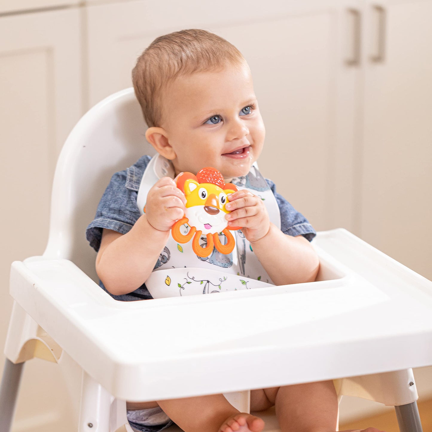 Nuby Vibe-eez Vibrating Teether - Battery Powered - Textured Surface and Easy to Grasp Toy for Baby Teething Relief - 3+ Months - Lion