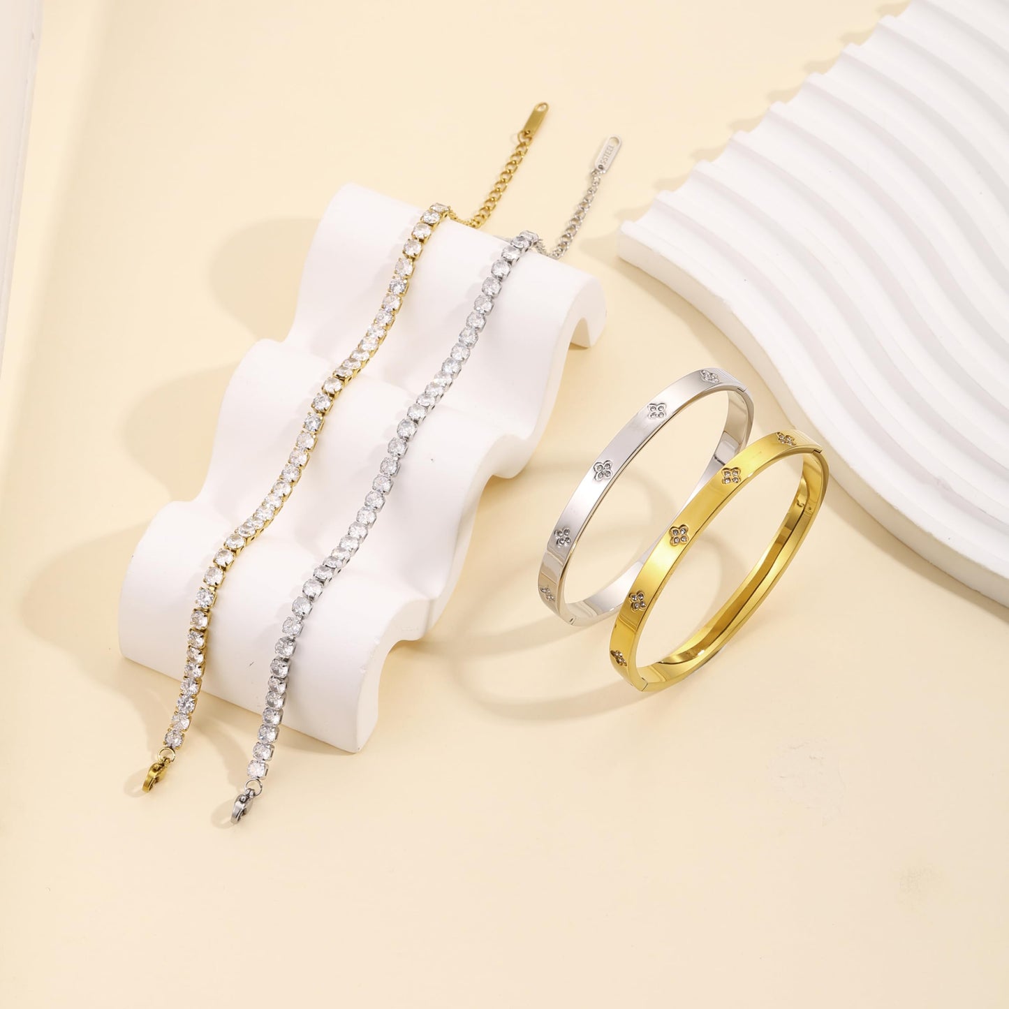 Acnode 2PCS Bangle Bracelets for Women Four Leaf Clover Lucky Bracelets Friendship Love Bangle Bracelets Set Adjustable Tennis Bracelet Non Tarnish Gift Jewelry for Women