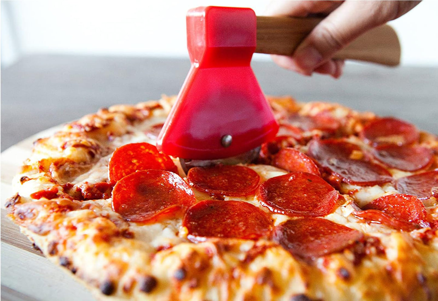 DURABOARD Funny & Cool Axe Pizza Cutter - Unique Men Dad Tool With Steel Сircular Saw, Plastic Cover for Wheel Blade Knife & Bamboo Handle - Cute Kitchen Gadgets Nonstick Stuff Slicer Accessories