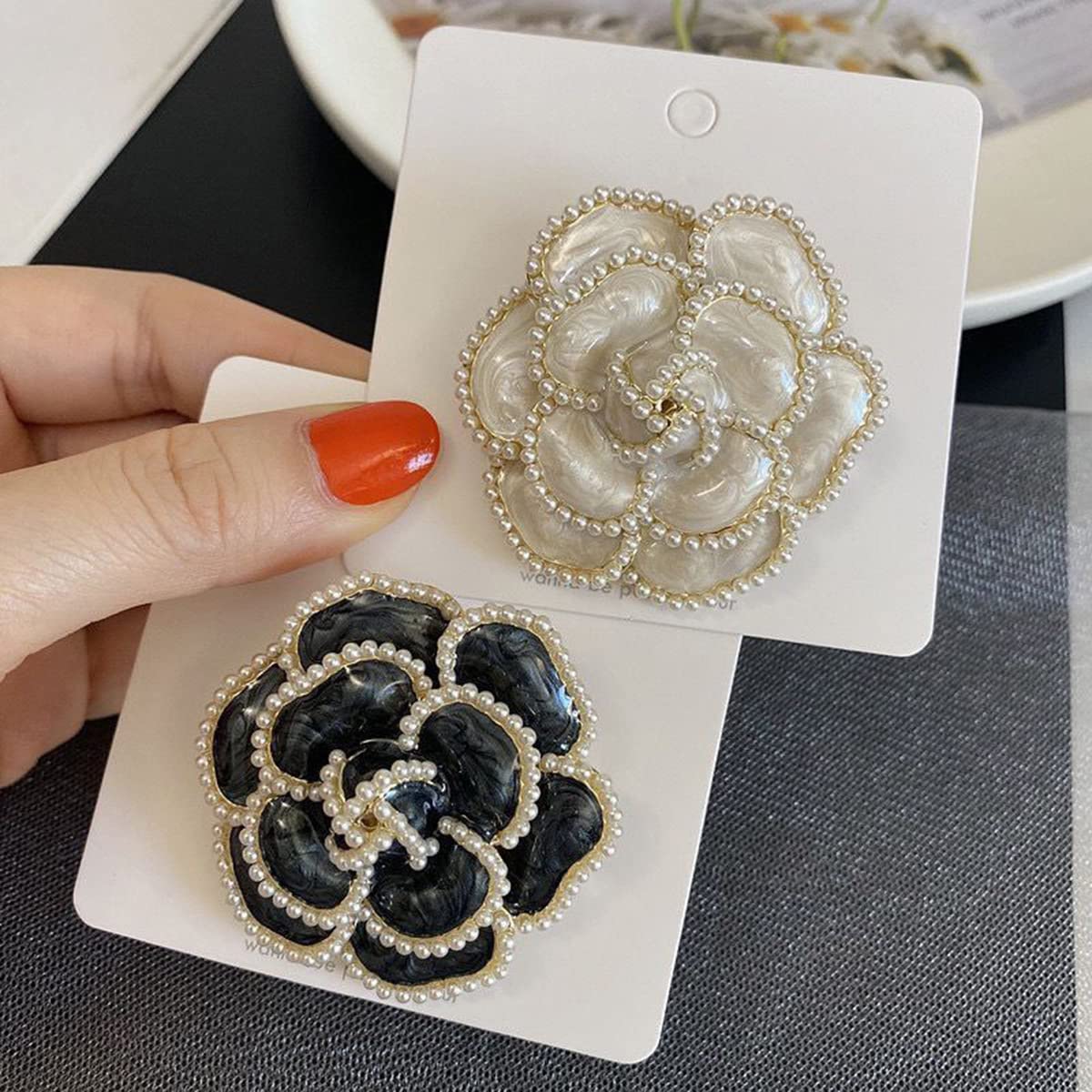 Enamel Camellia Pearl Brooch - Elegant Petal Pin Wedding & Party Brooch Gift (Black)