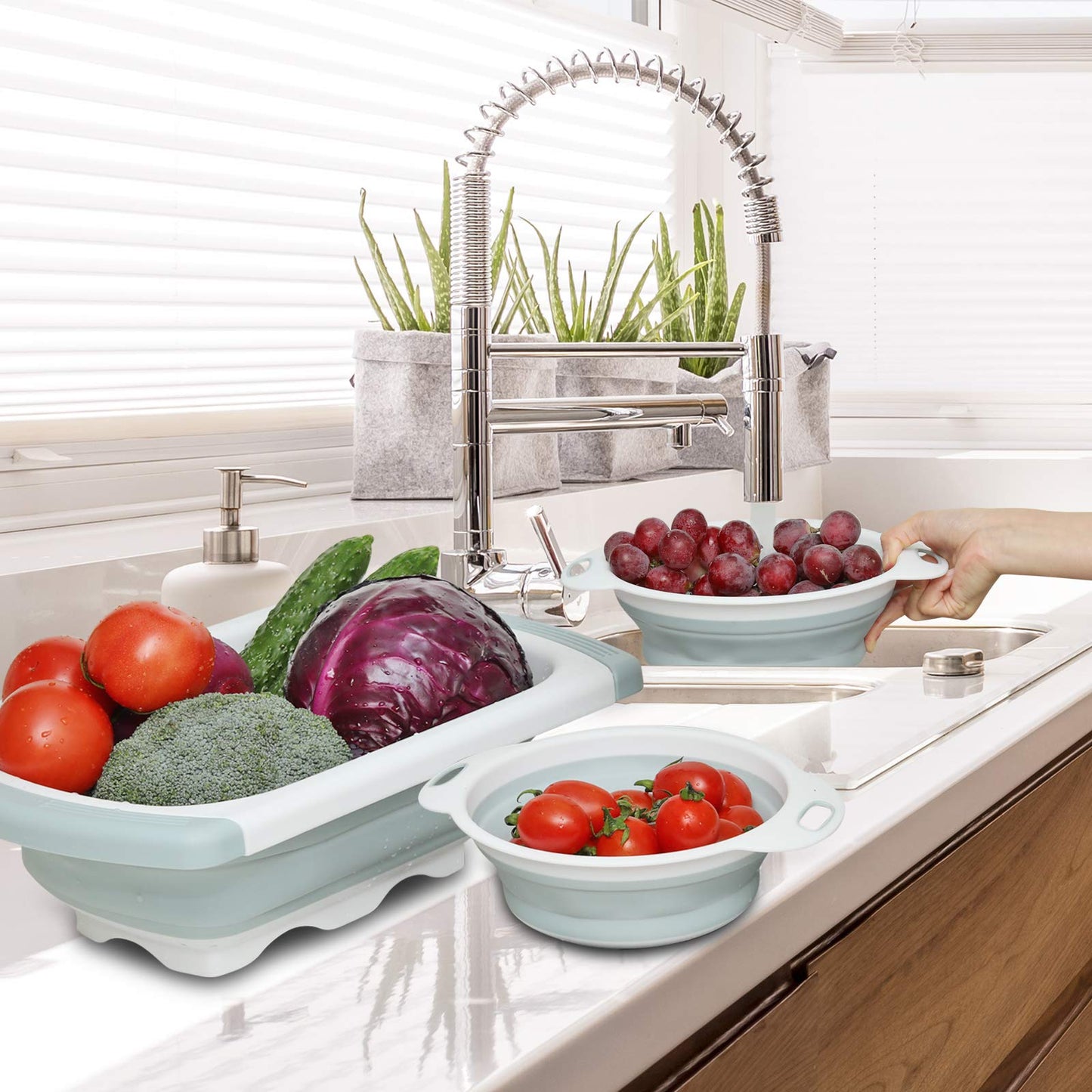 Colander Collapsible, Kitchen Strainer Colander, Collapsible Colander with Extendable Handles for Draining Veggies, Pasta,Fruit, Includes 6, 4 Quart Over the Sink Strainer Folding and 2 Quart Round